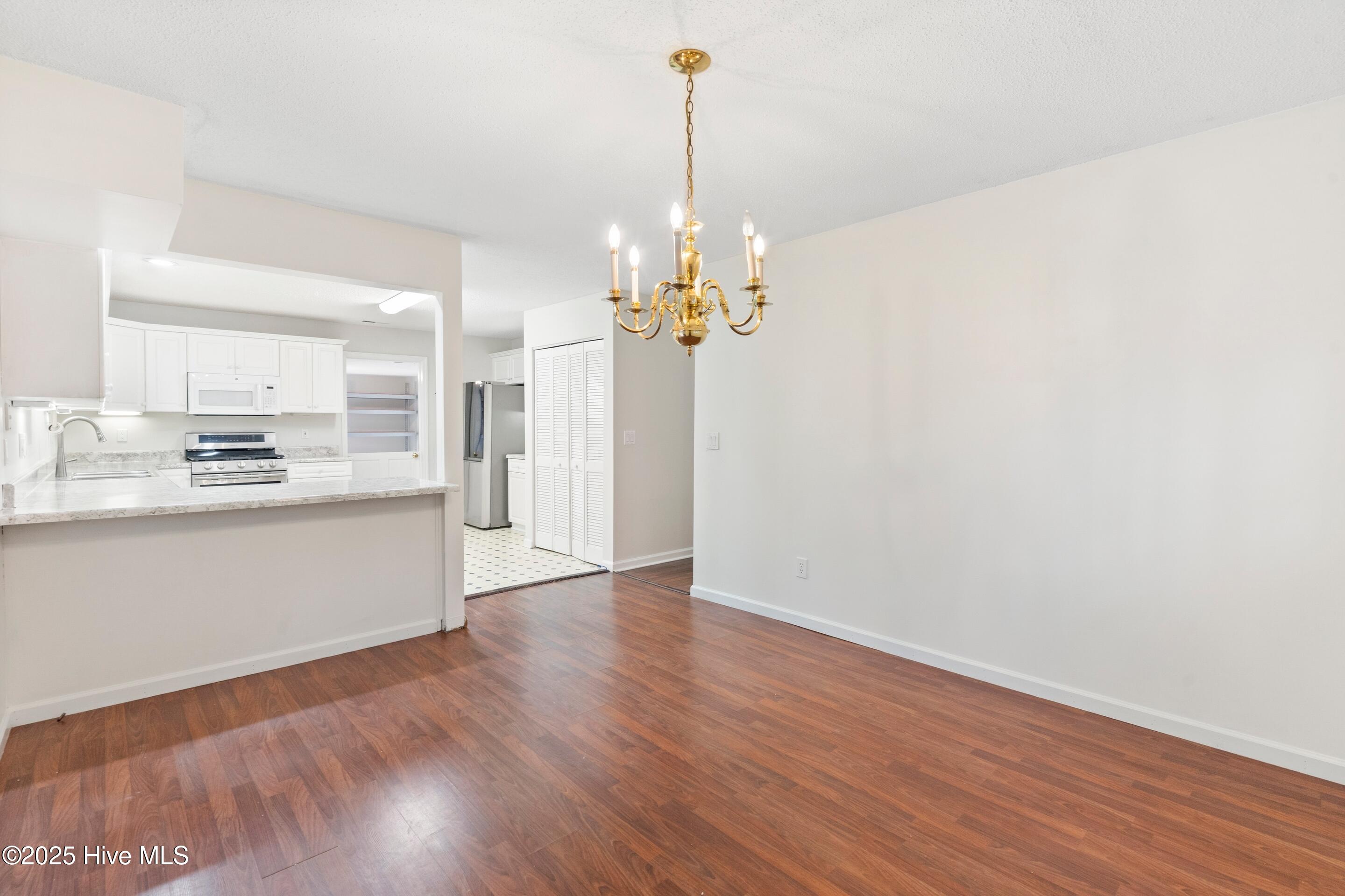 100522461 | Photo 14