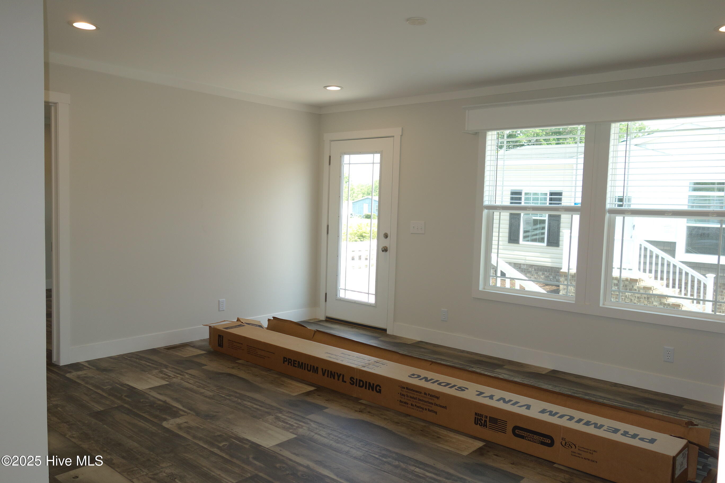 100514652 | Photo 12