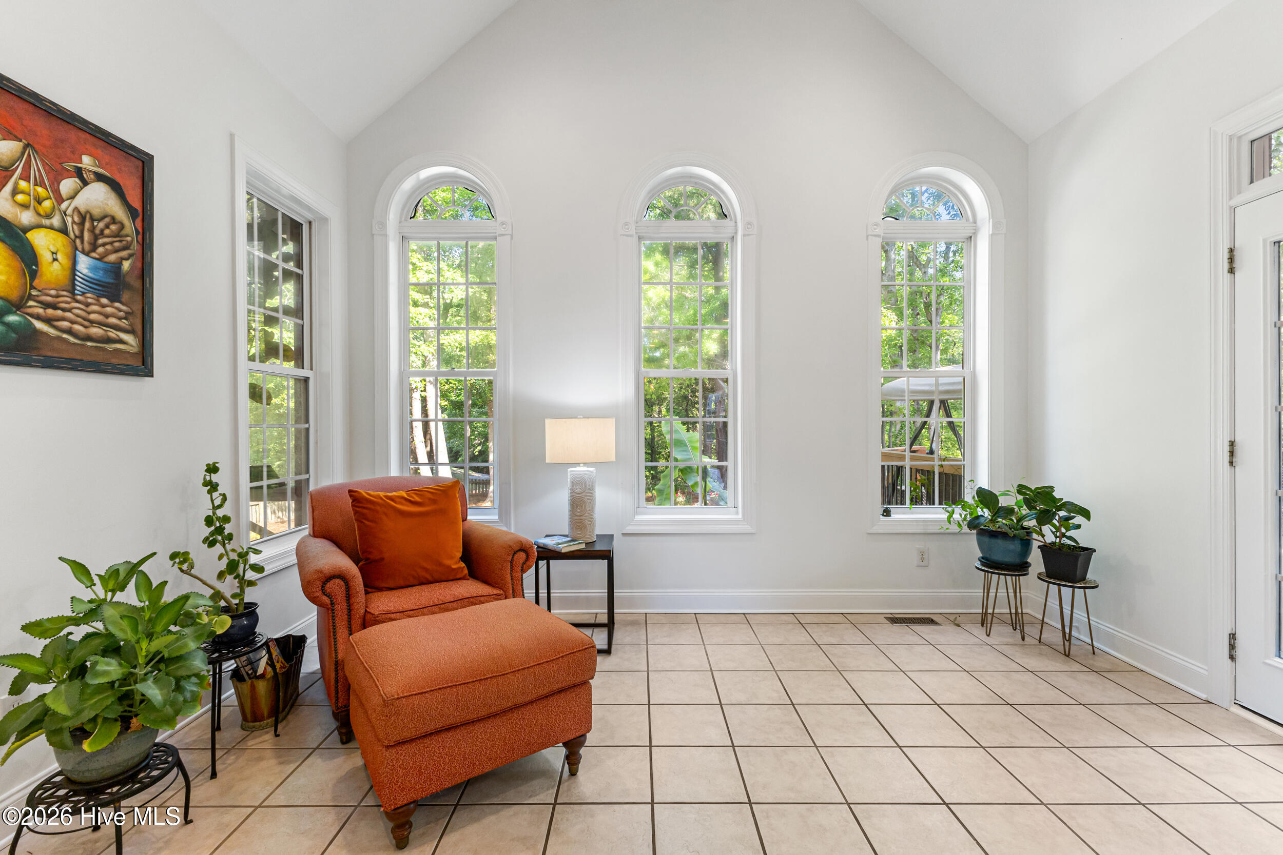 100568239 | Photo 11