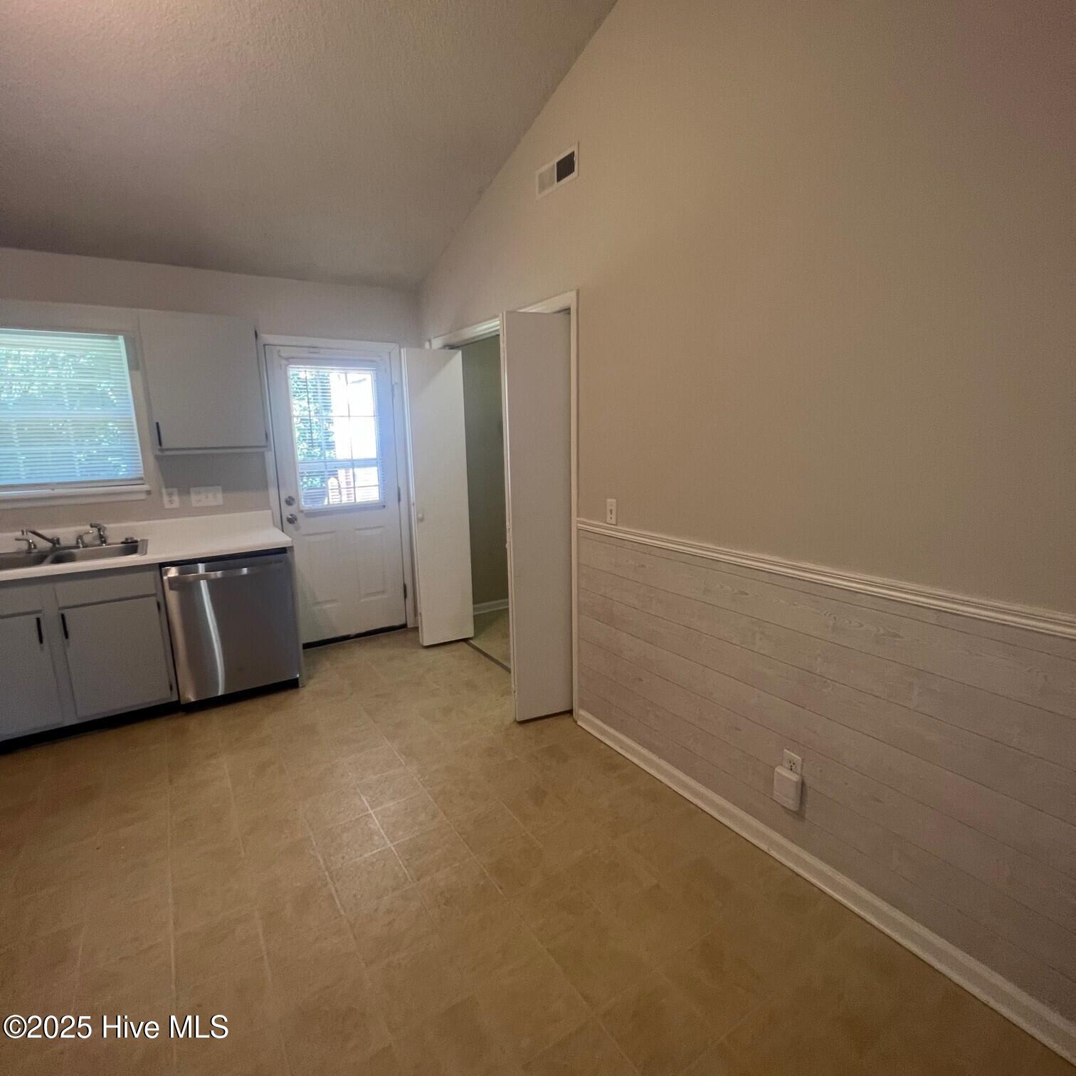 Dining Room - 4116-A Bridge Ct
