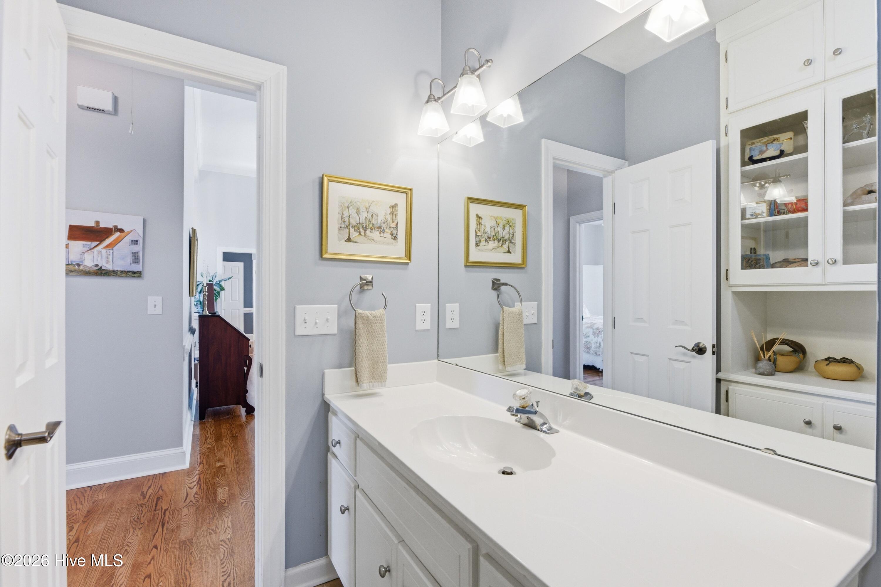 100568689 | Photo 42