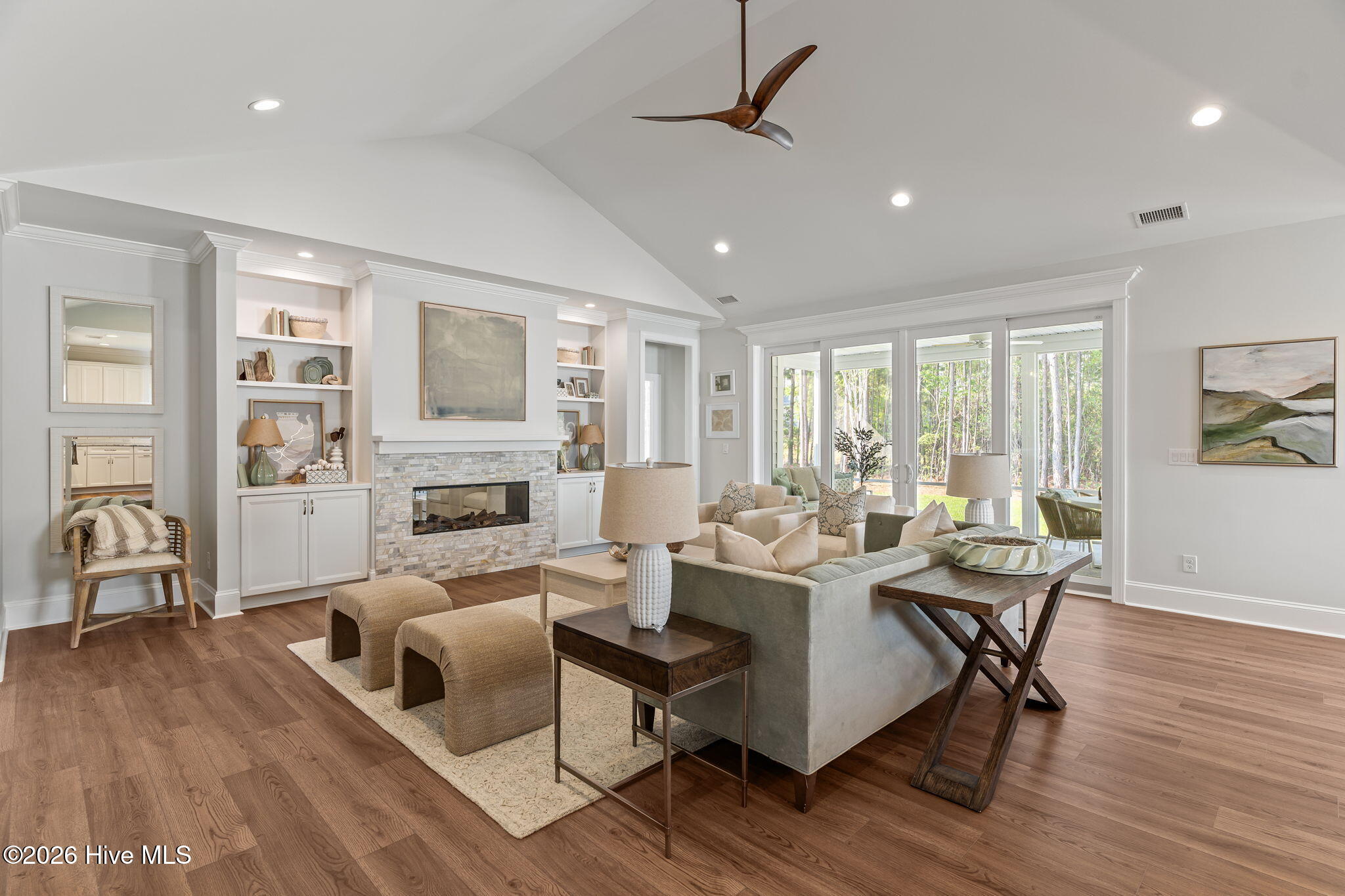 100554681 | Photo 12