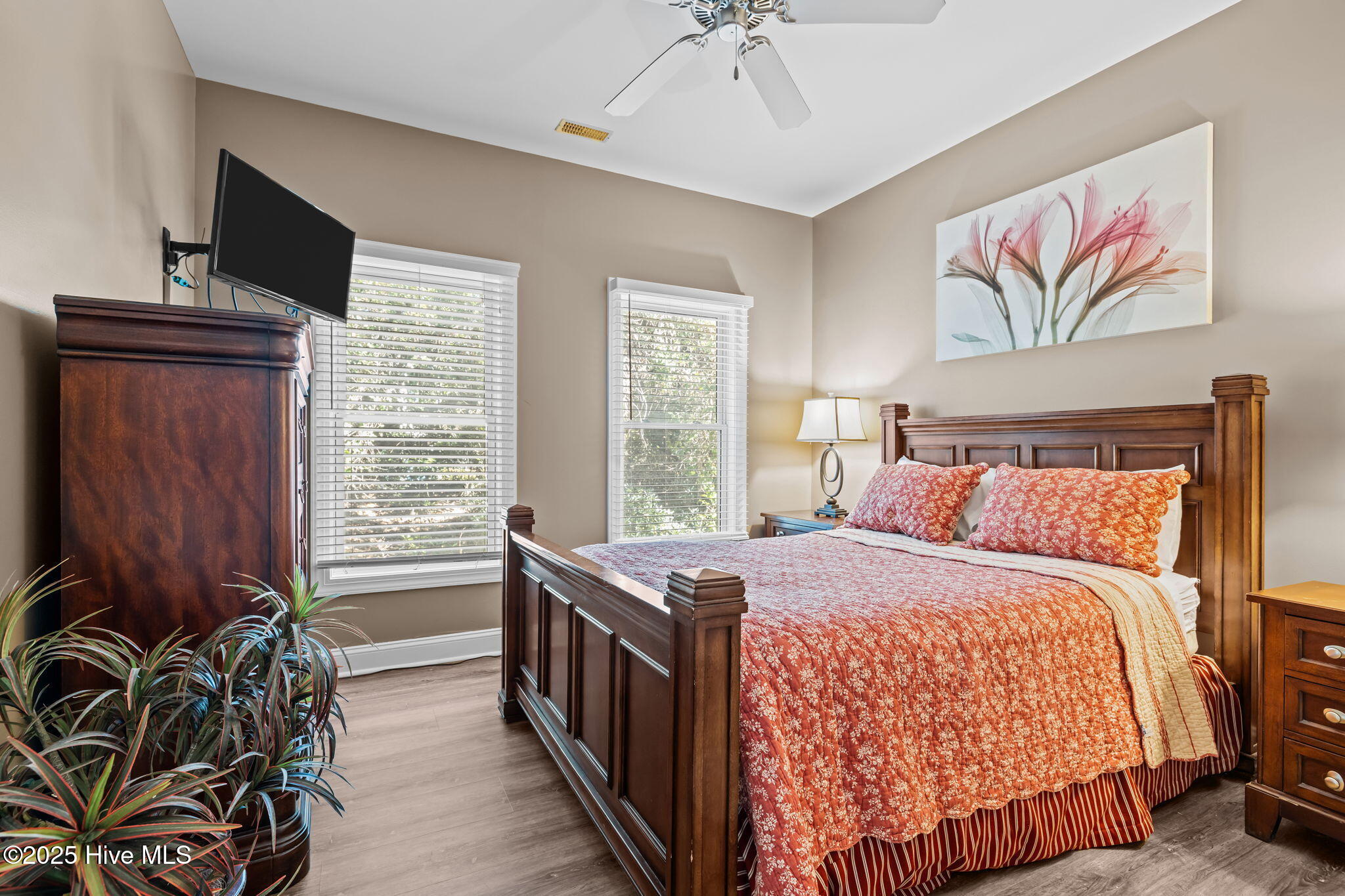 100531383 | Photo 55