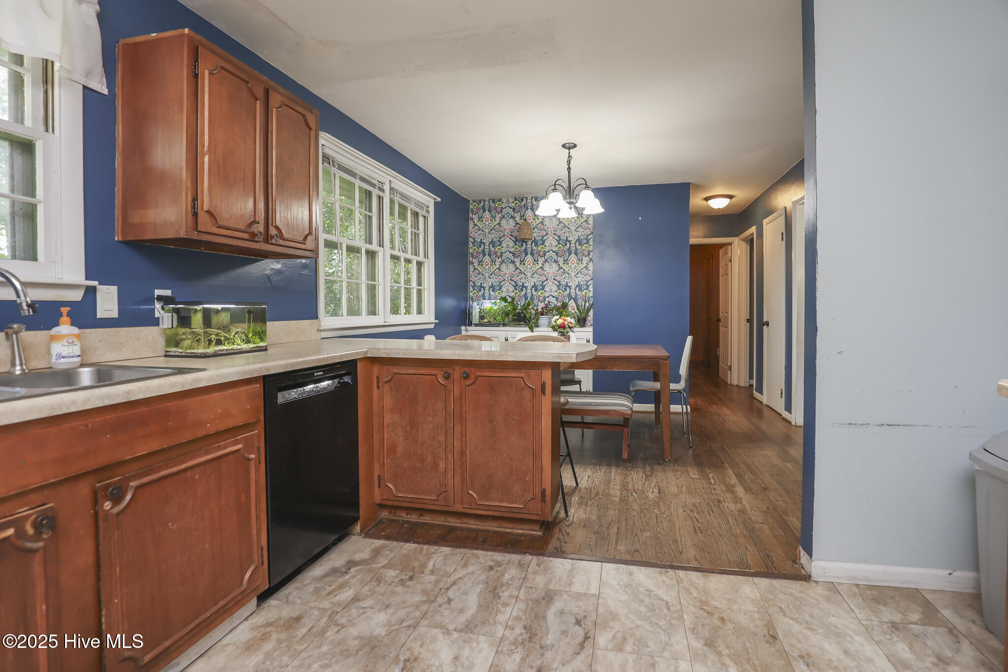 100524871 | Photo 21