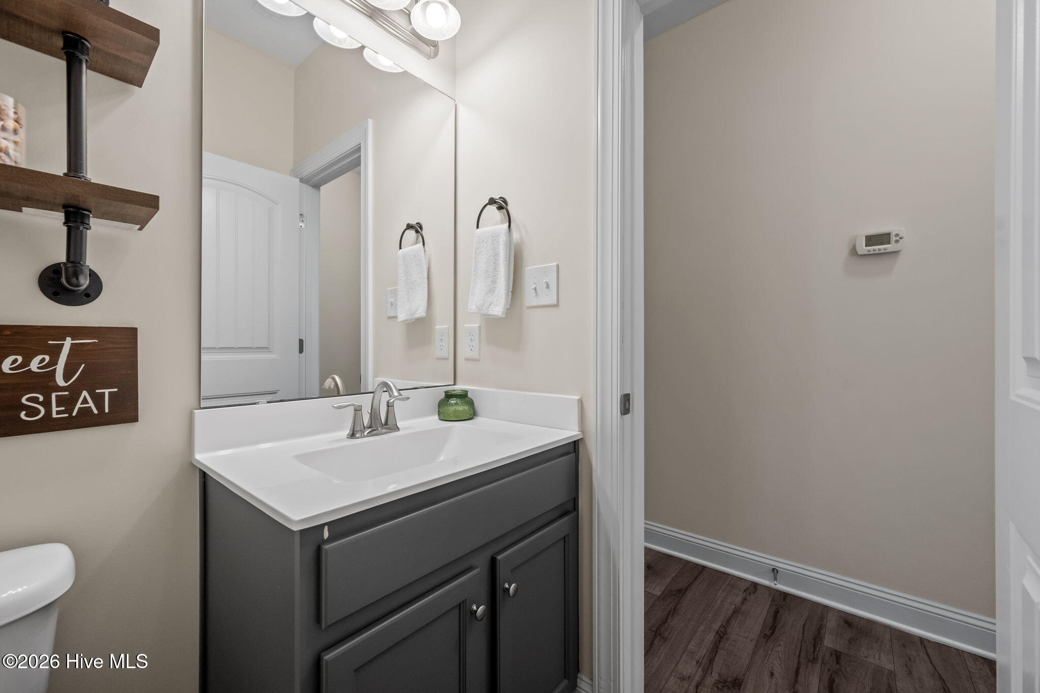 100554000 | Photo 27