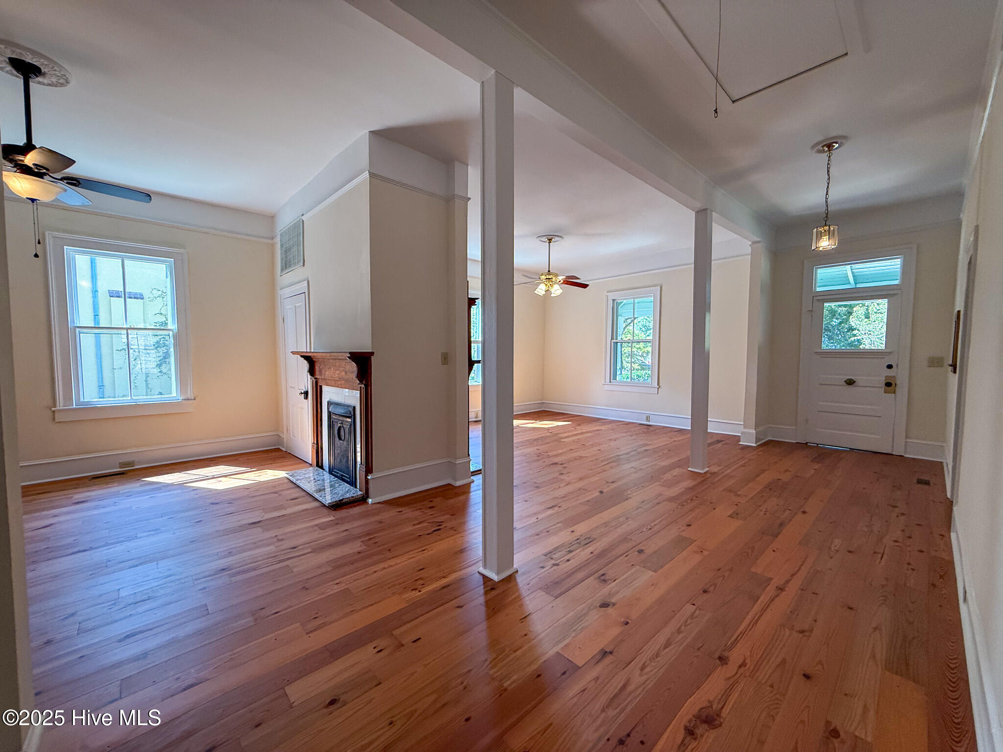 100528129 | Photo 54