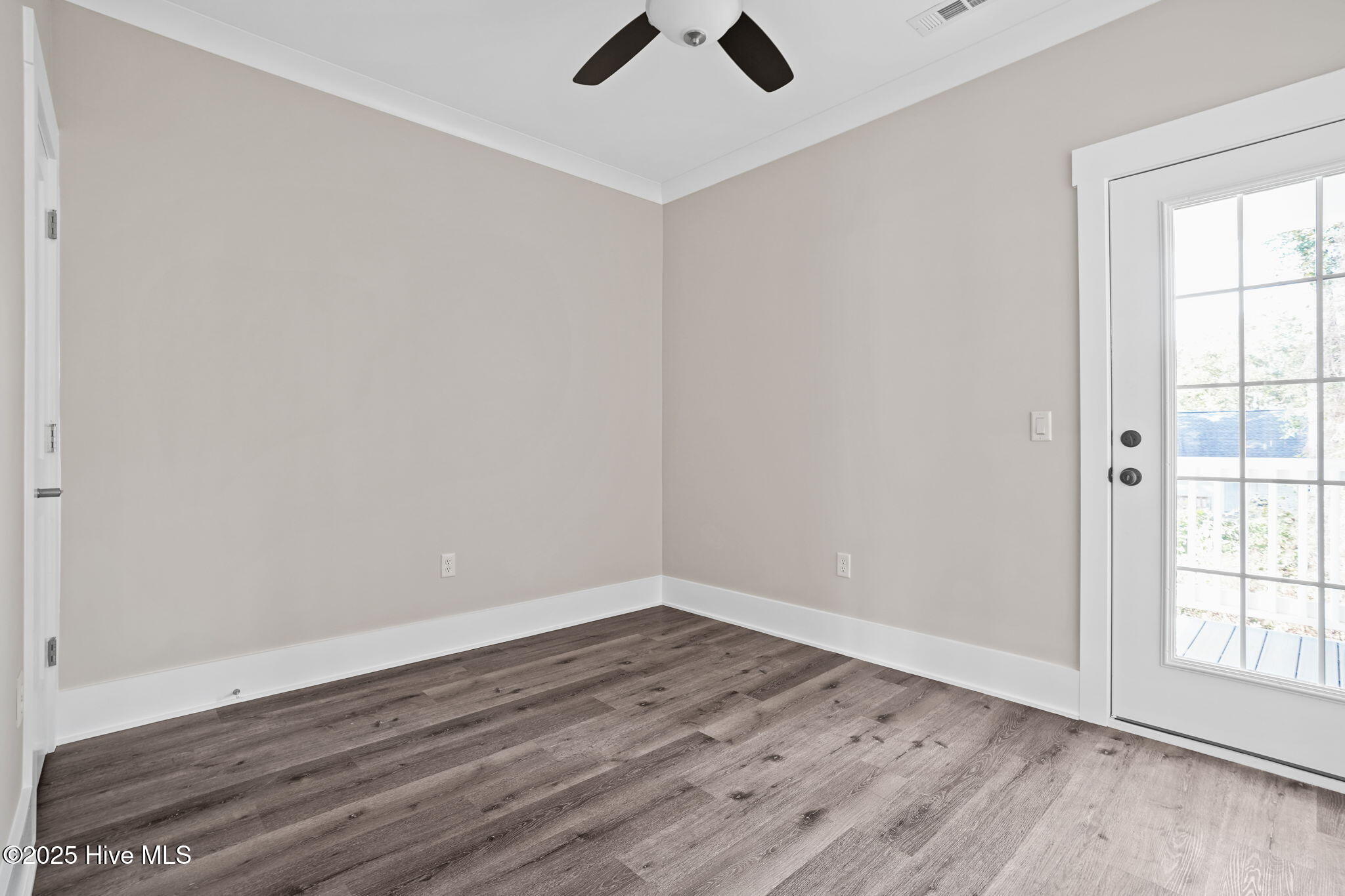 100535122 | Photo 18