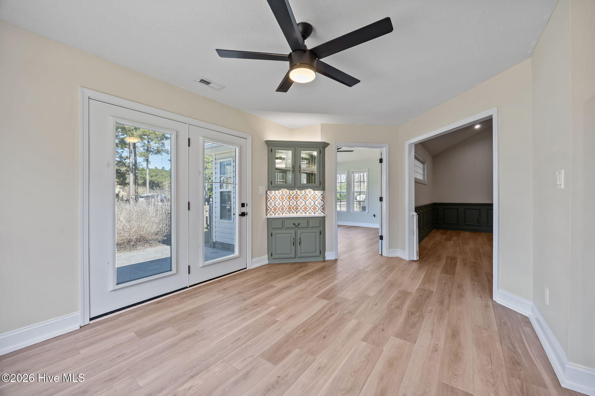 100561724 | Photo 16