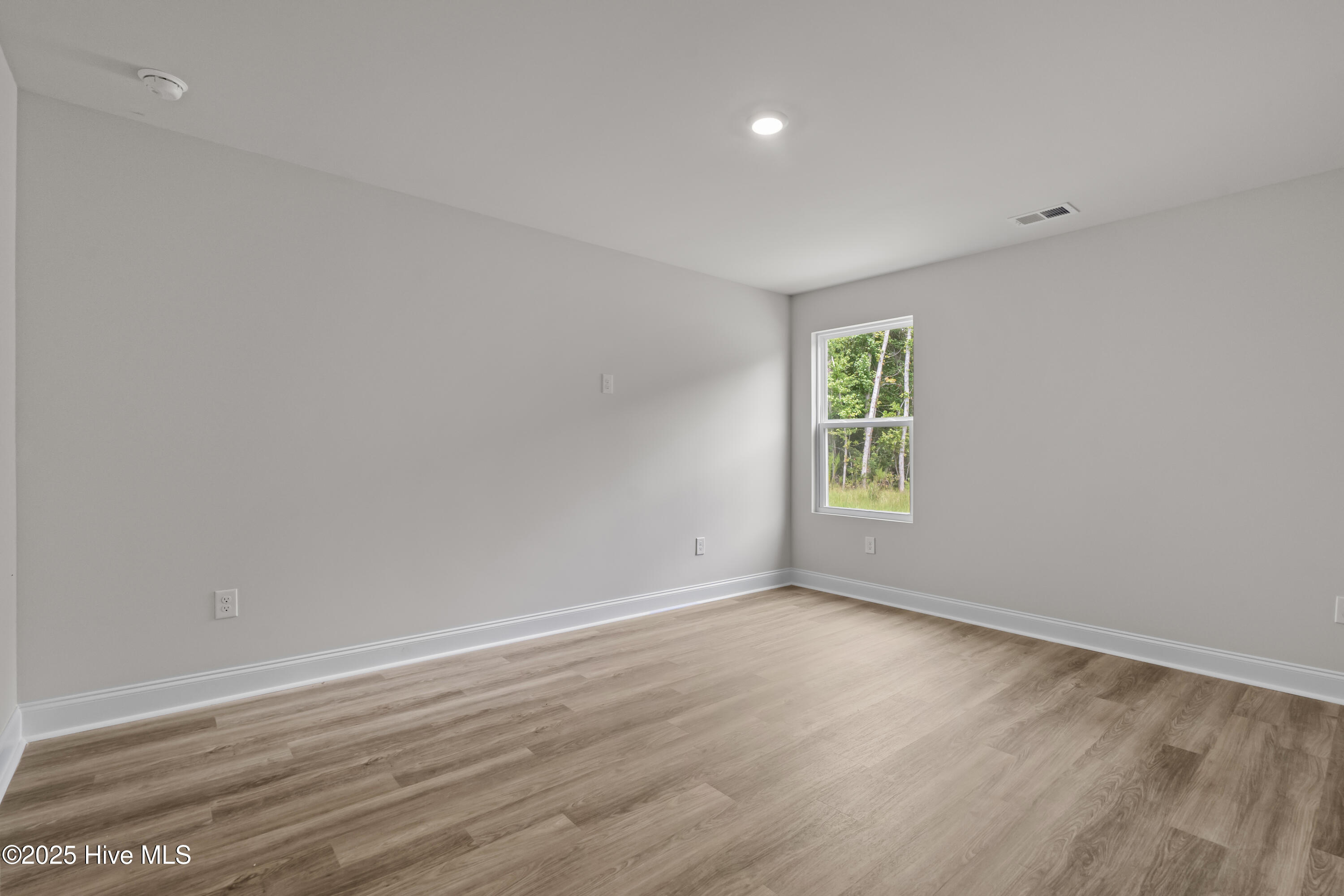 100526772 | Photo 25