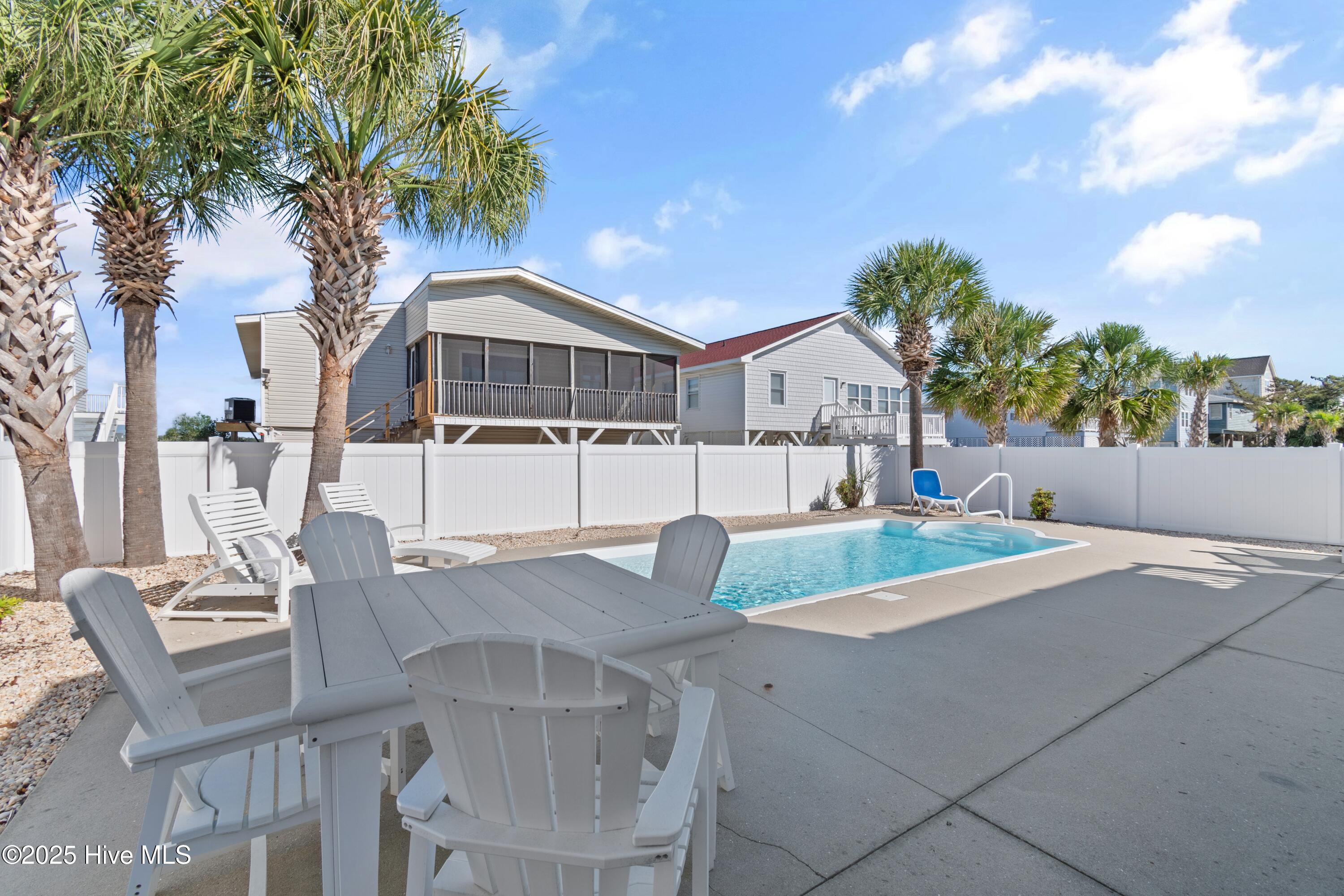 100535227 | Photo 43