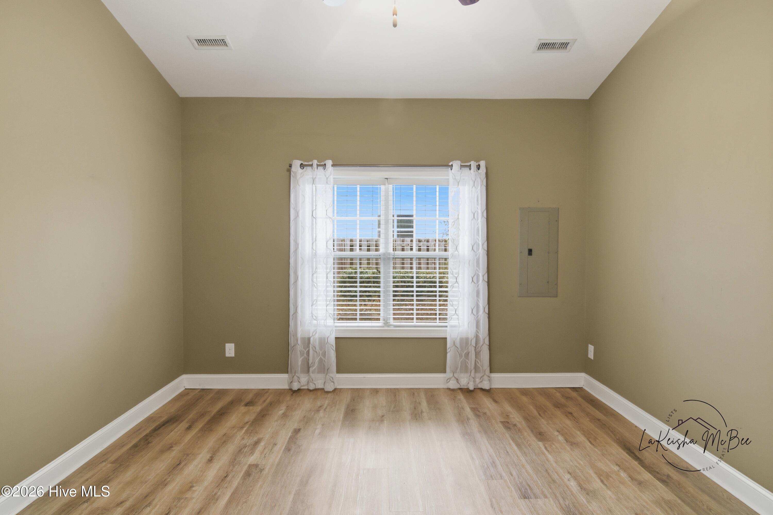 100553609 | Photo 14