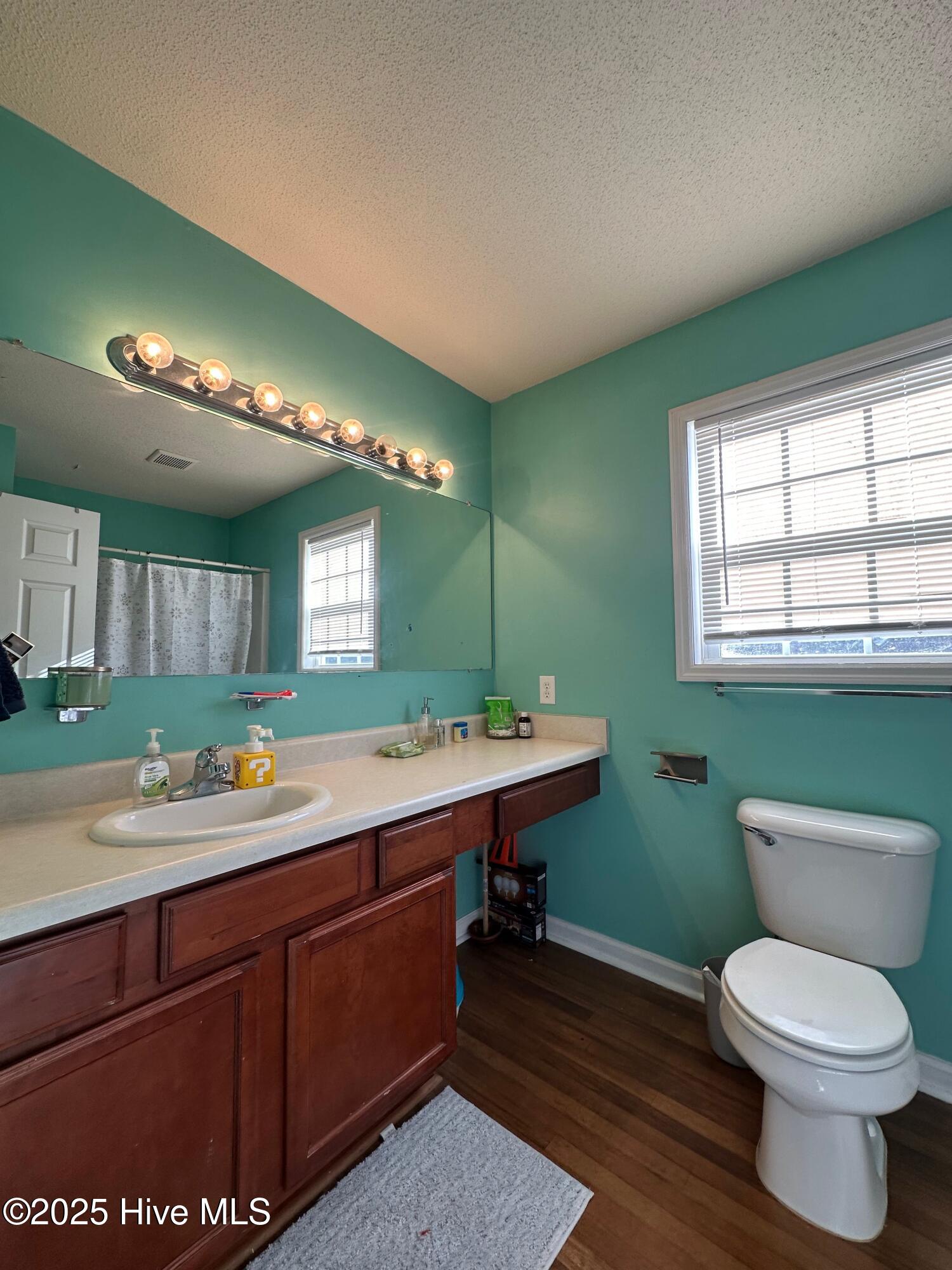 100545130 | Photo 24