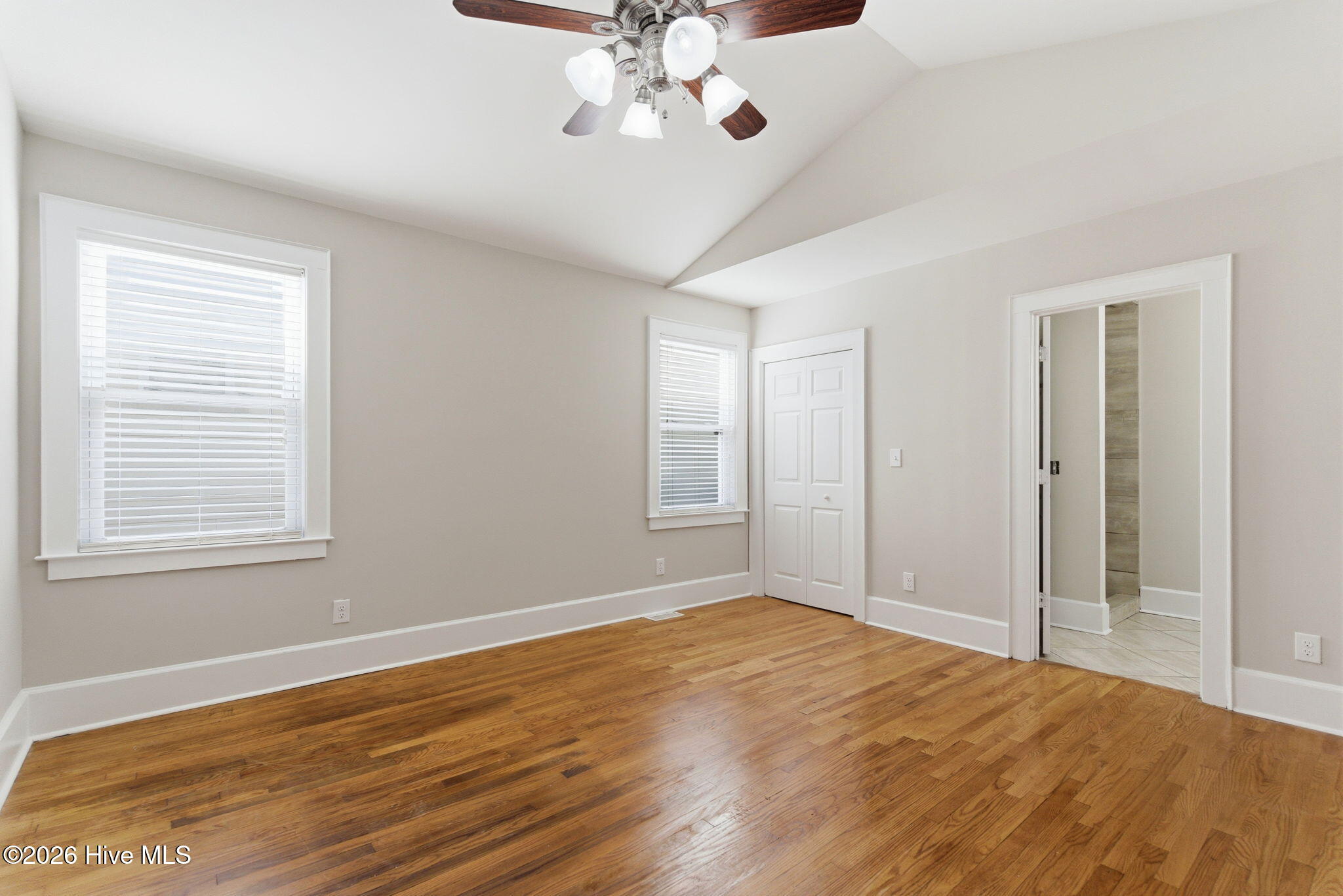 100569211 | Photo 20