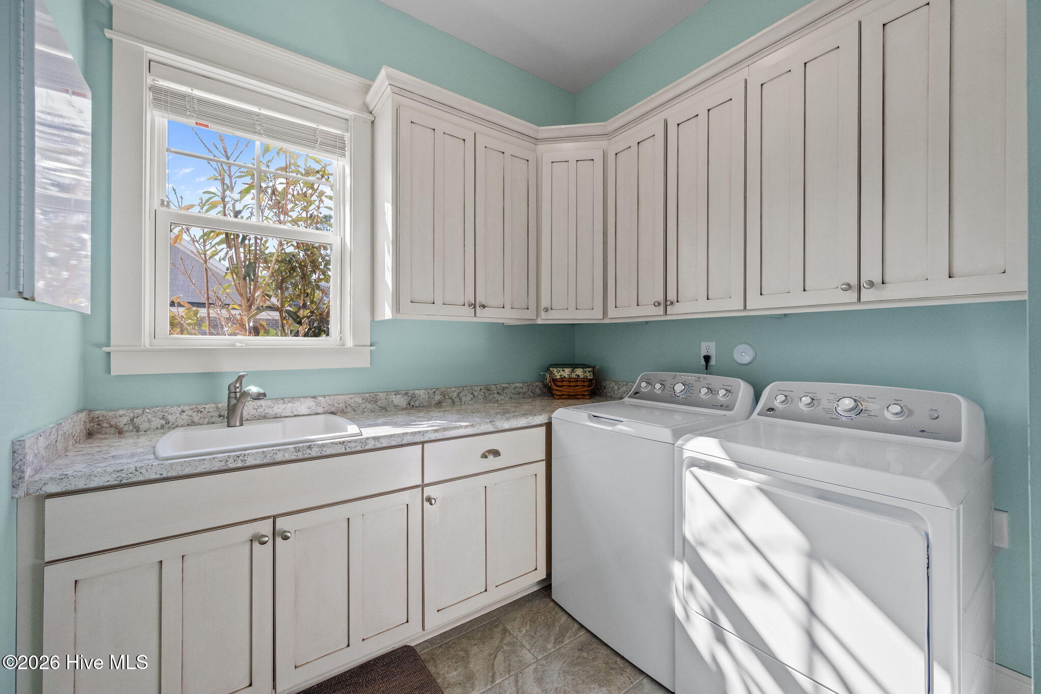 100554318 | Photo 28