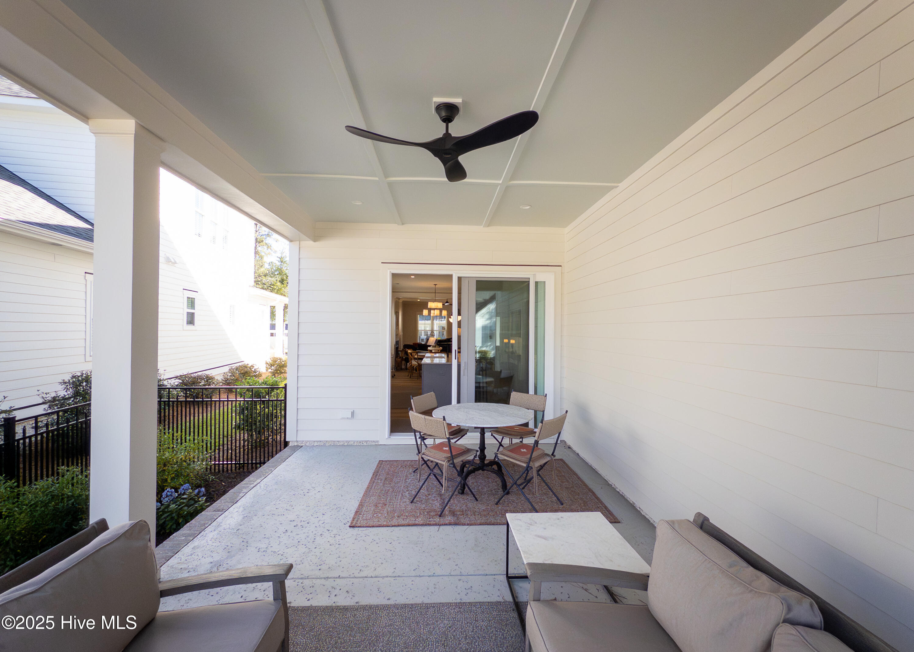 100543800 | Photo 14