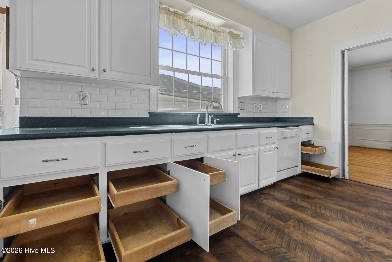 100557416 | Photo 23