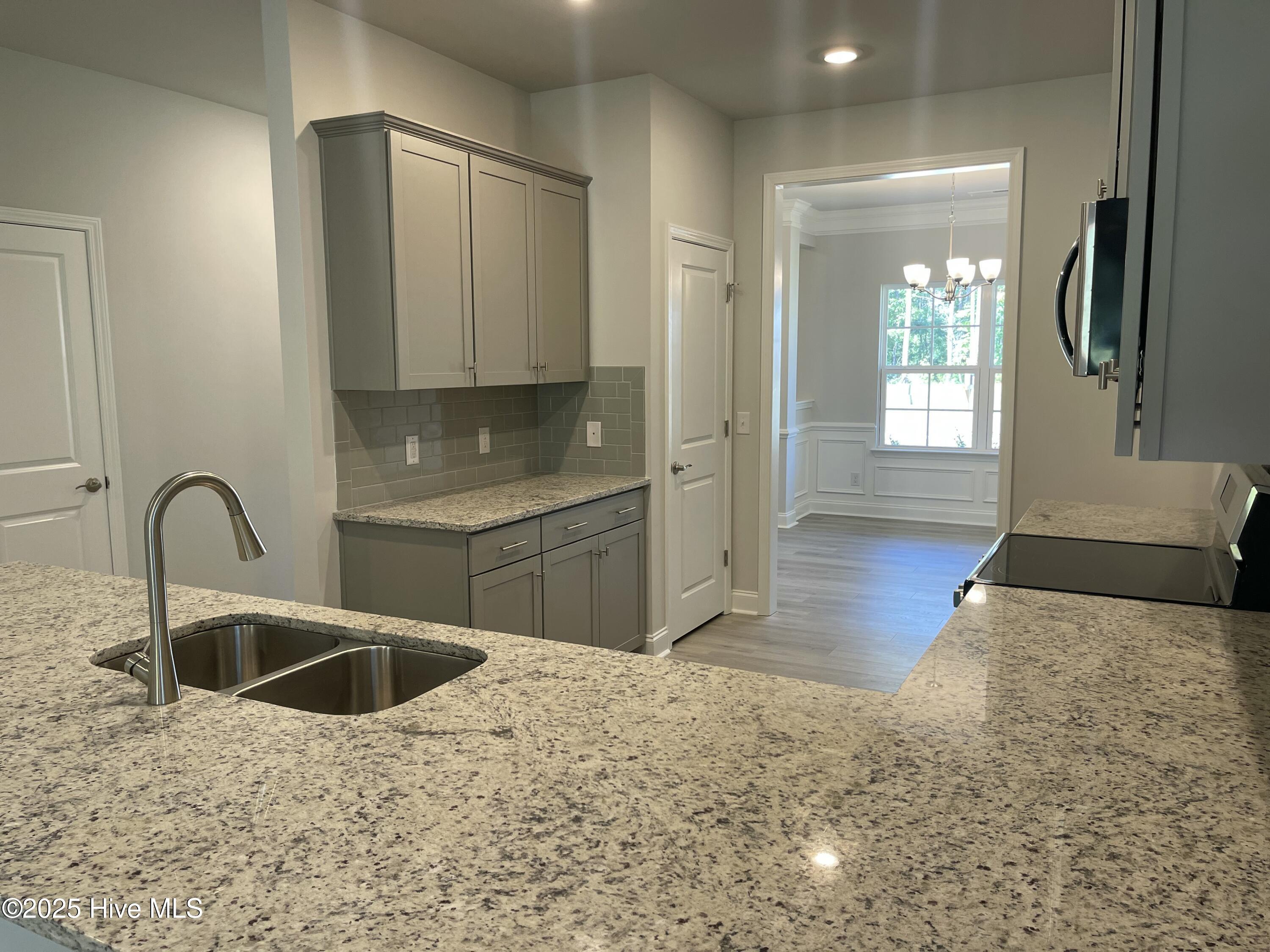 100522611 | Photo 25