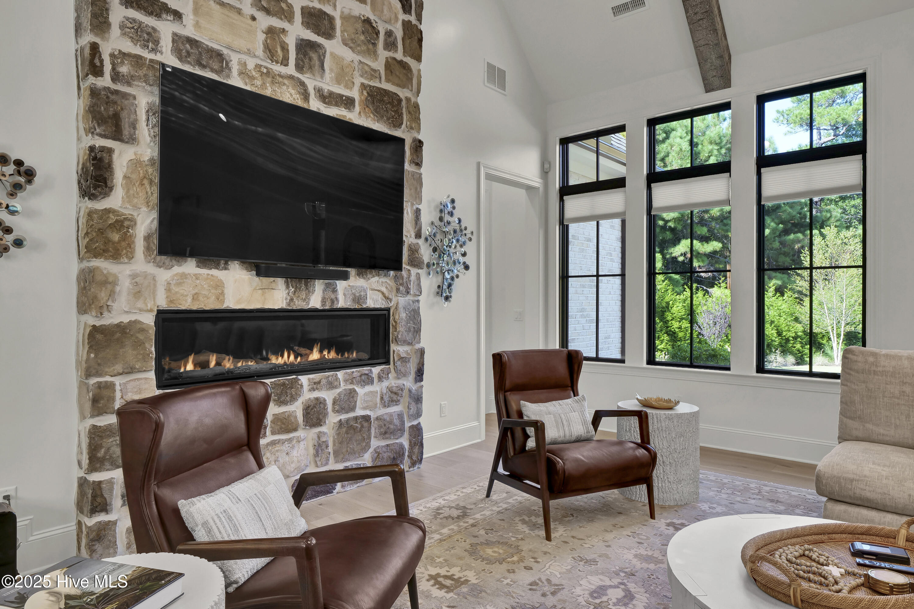 100532496 | Photo 18