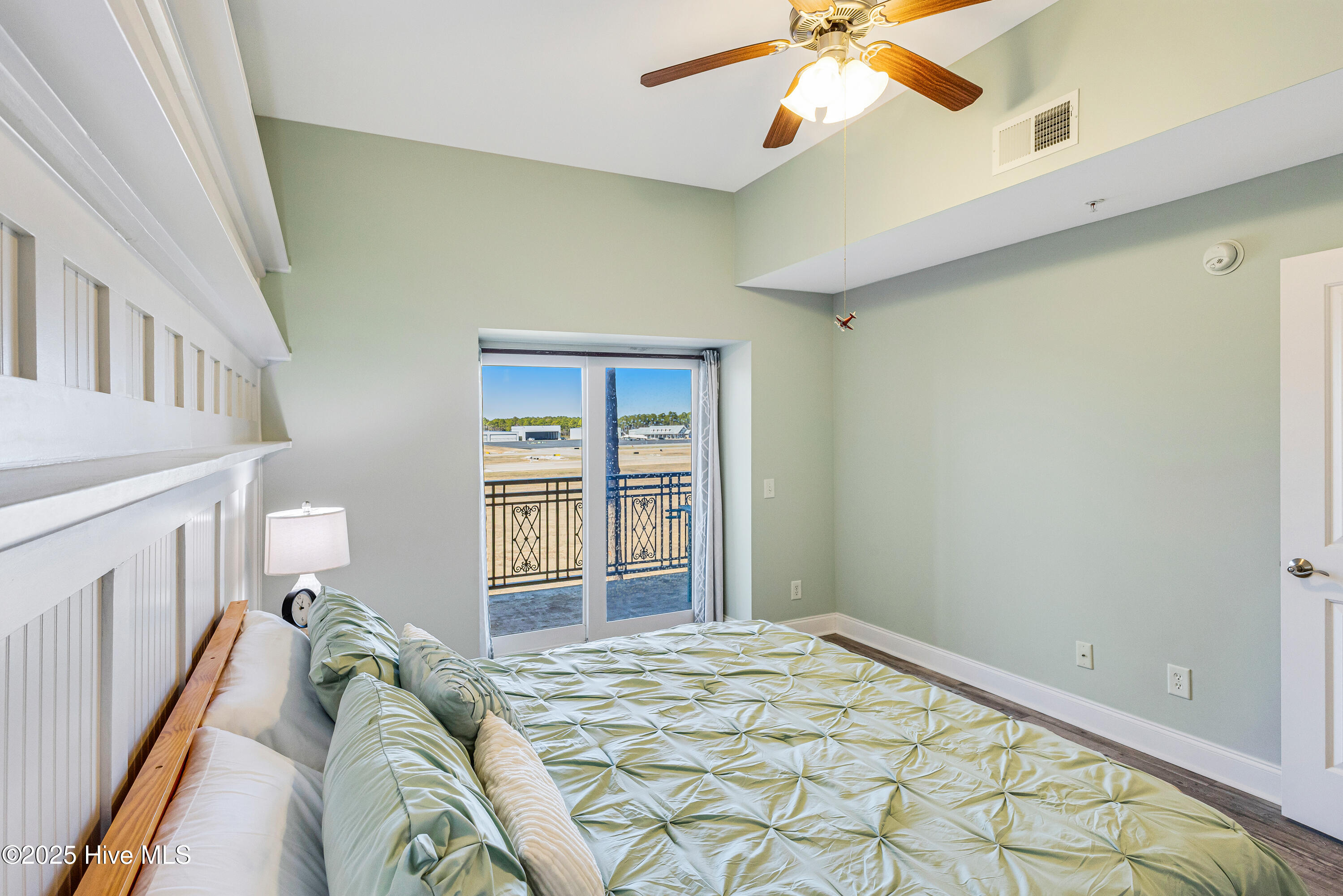 100489556 | Photo 24