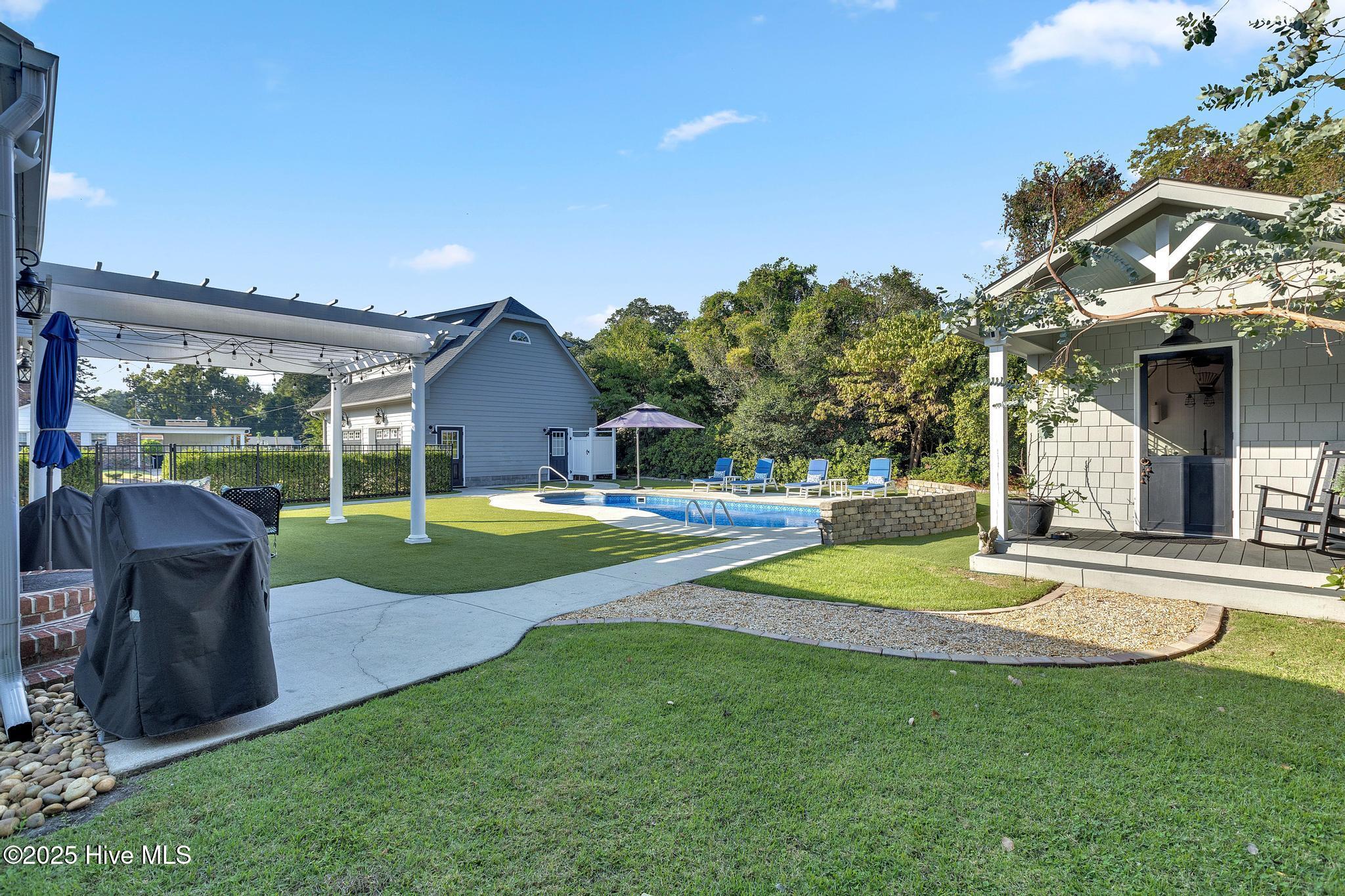 100527249 | Photo 69