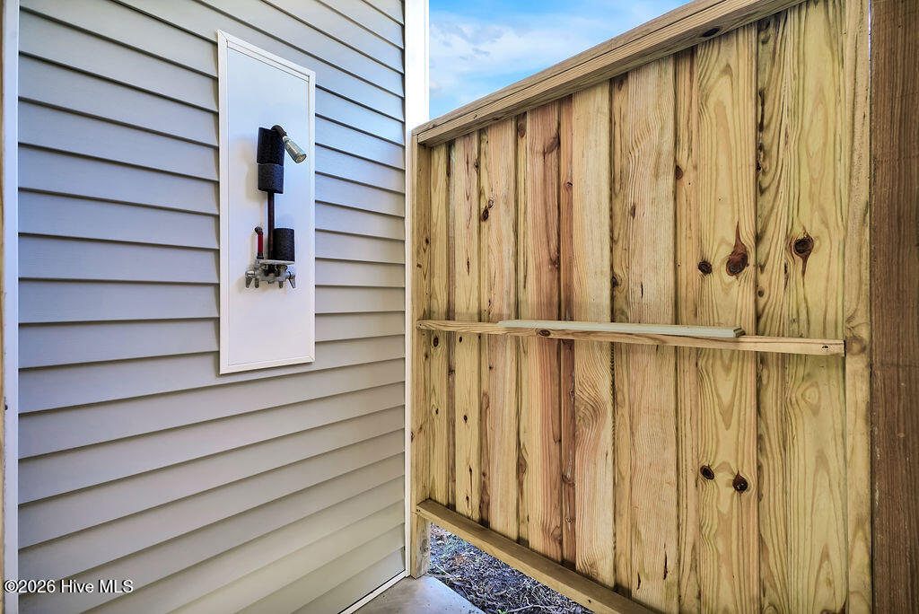 100561148 | Photo 48