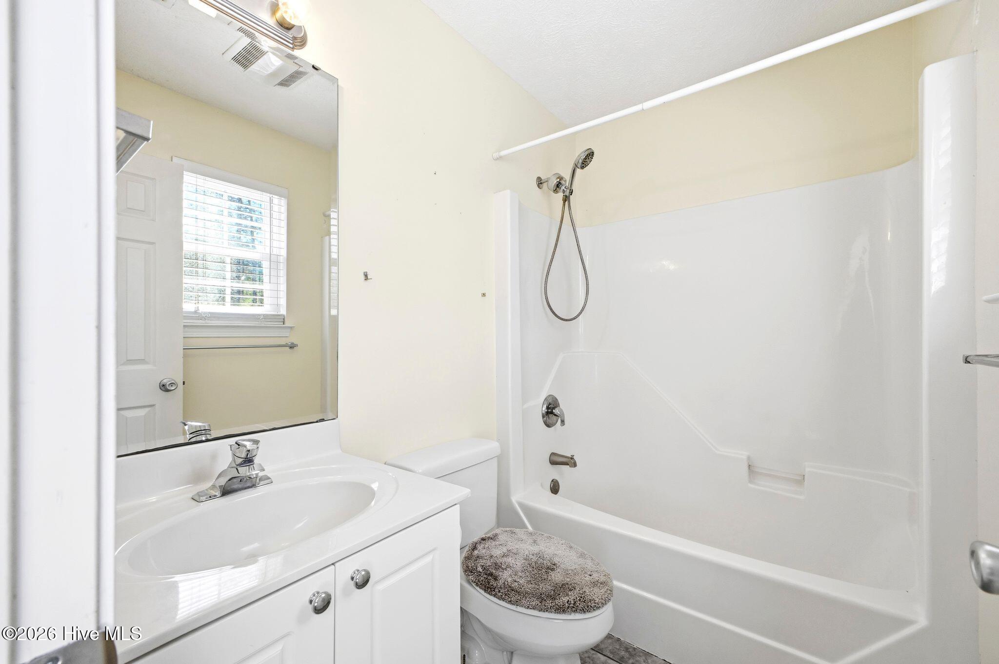 100564329 | Photo 23