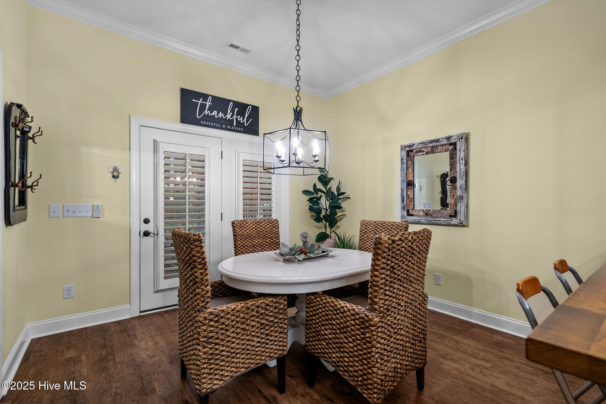 100524220 | Photo 14