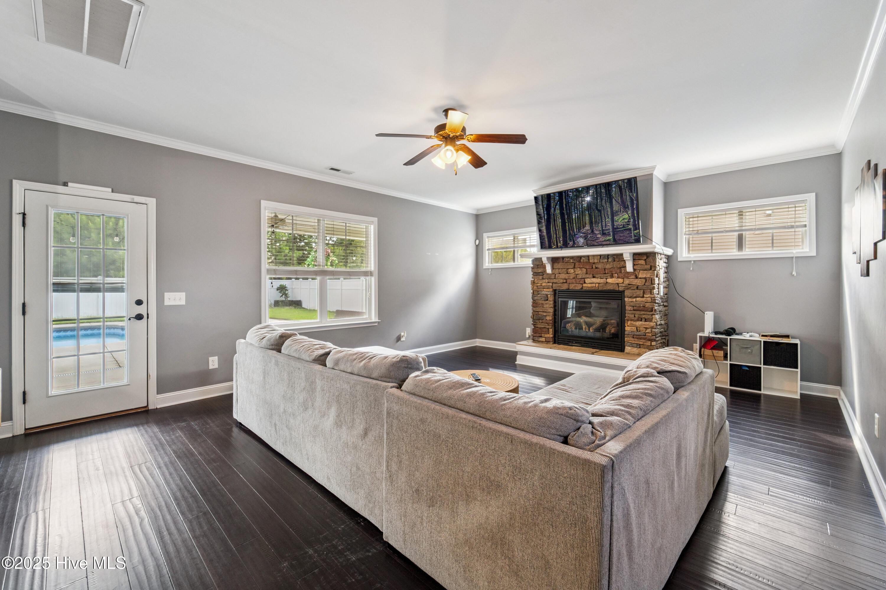 100516932 | Photo 18