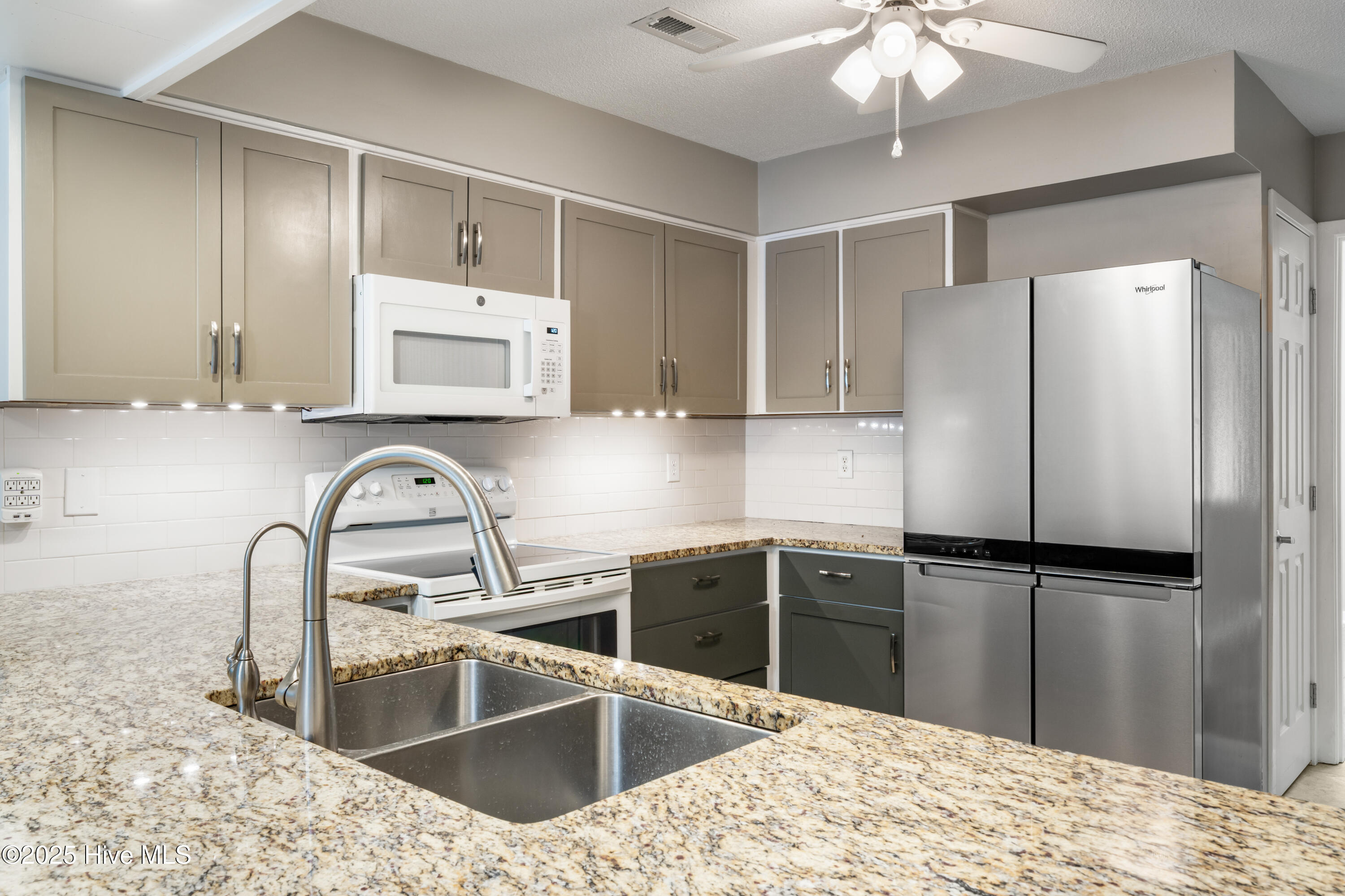 100543357 | Photo 10