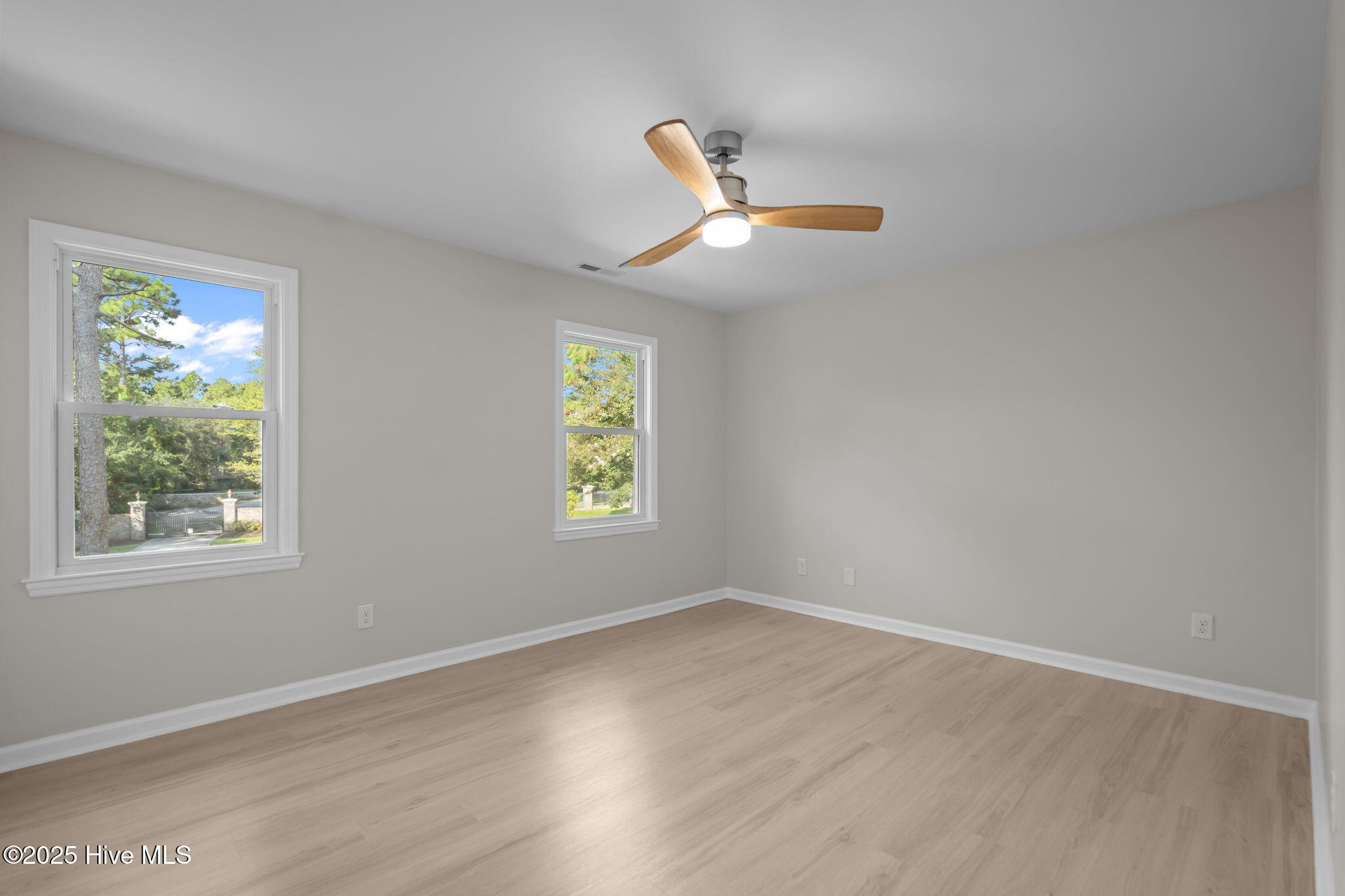 100527627 | Photo 44