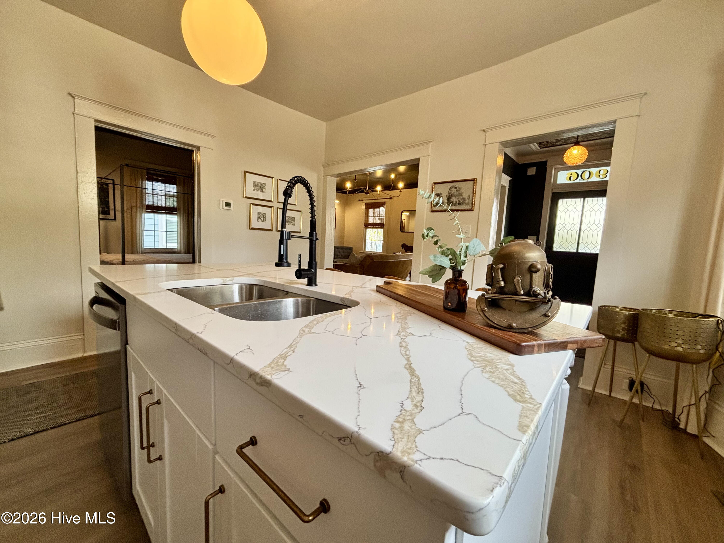 100556581 | Photo 15