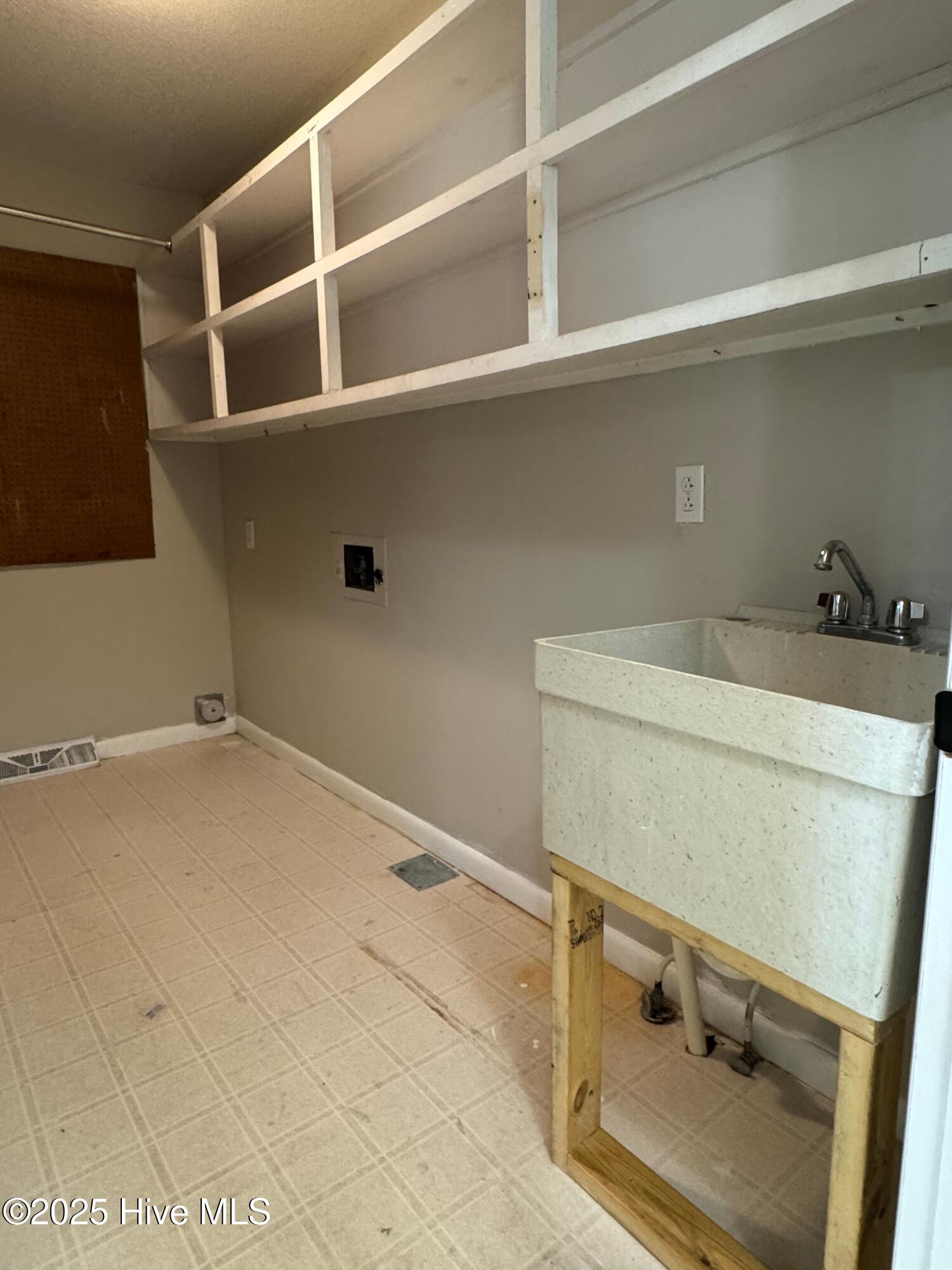 100542072 | Photo 31