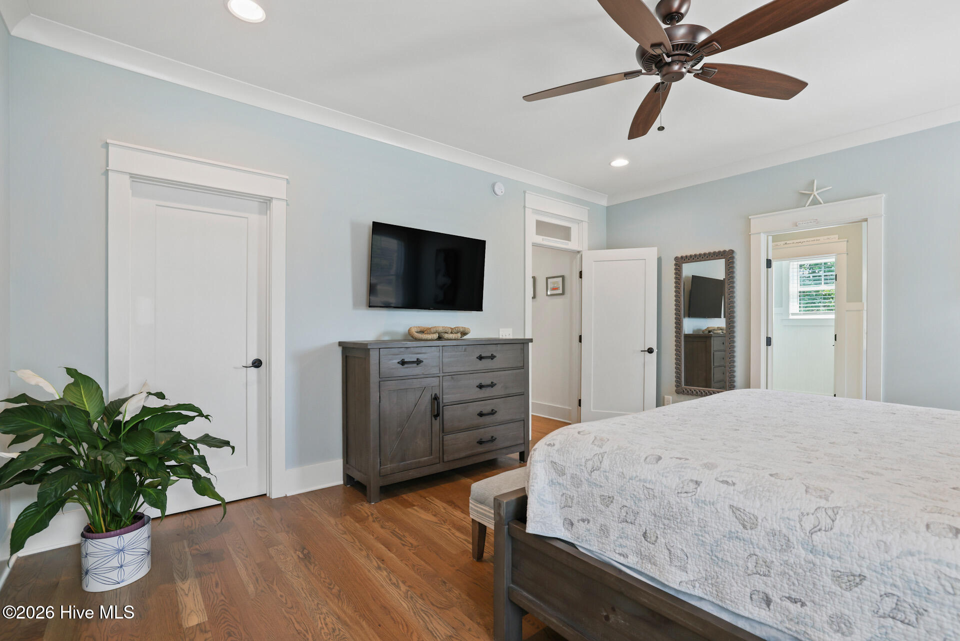 100567174 | Photo 22