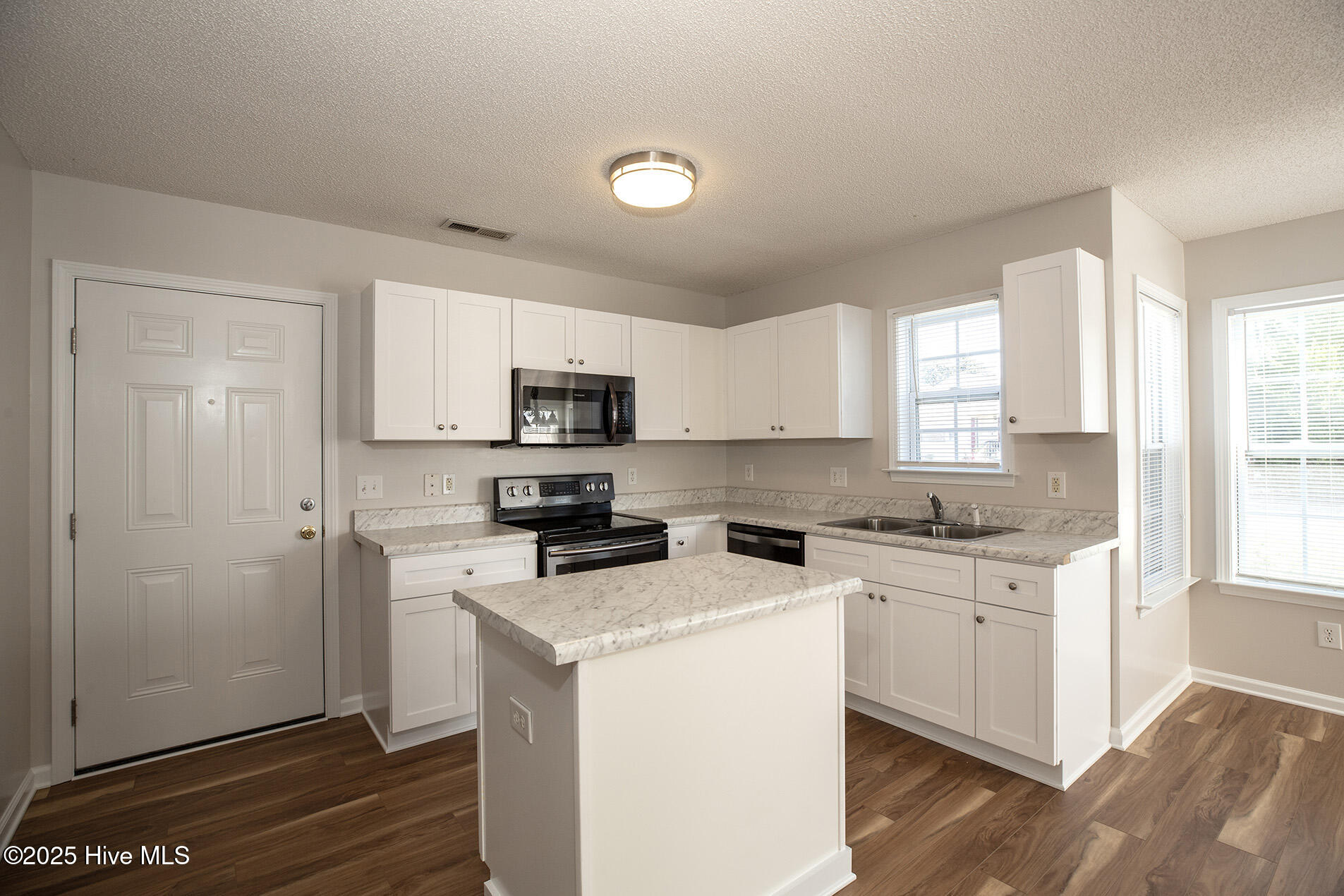 100539713 | Photo 10