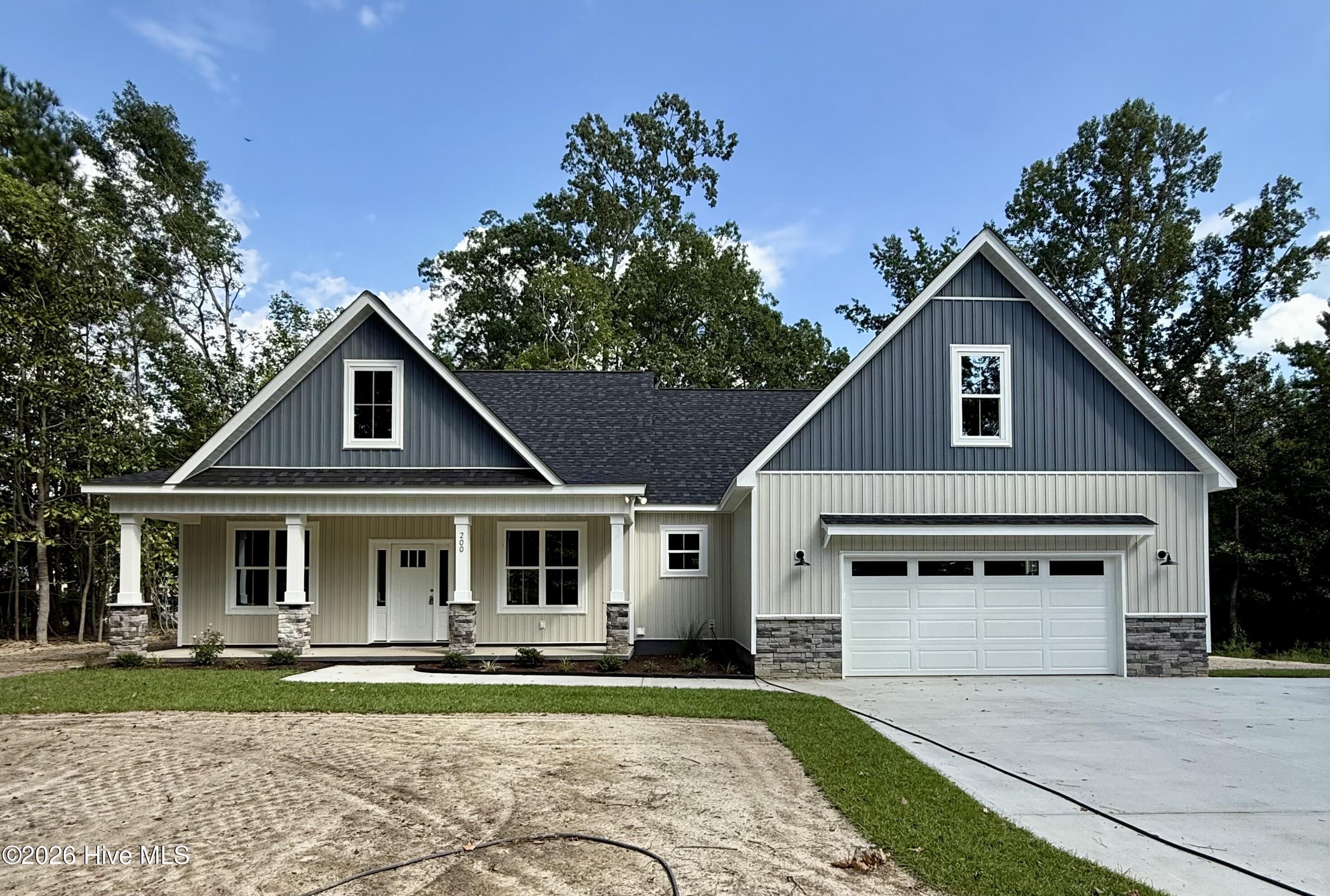 Photo 1 of Single family home for sale at 200 S Dimock Rd, Washington, NC 27889 | MLS# 100604803 | Listing updated on 2026-09-19