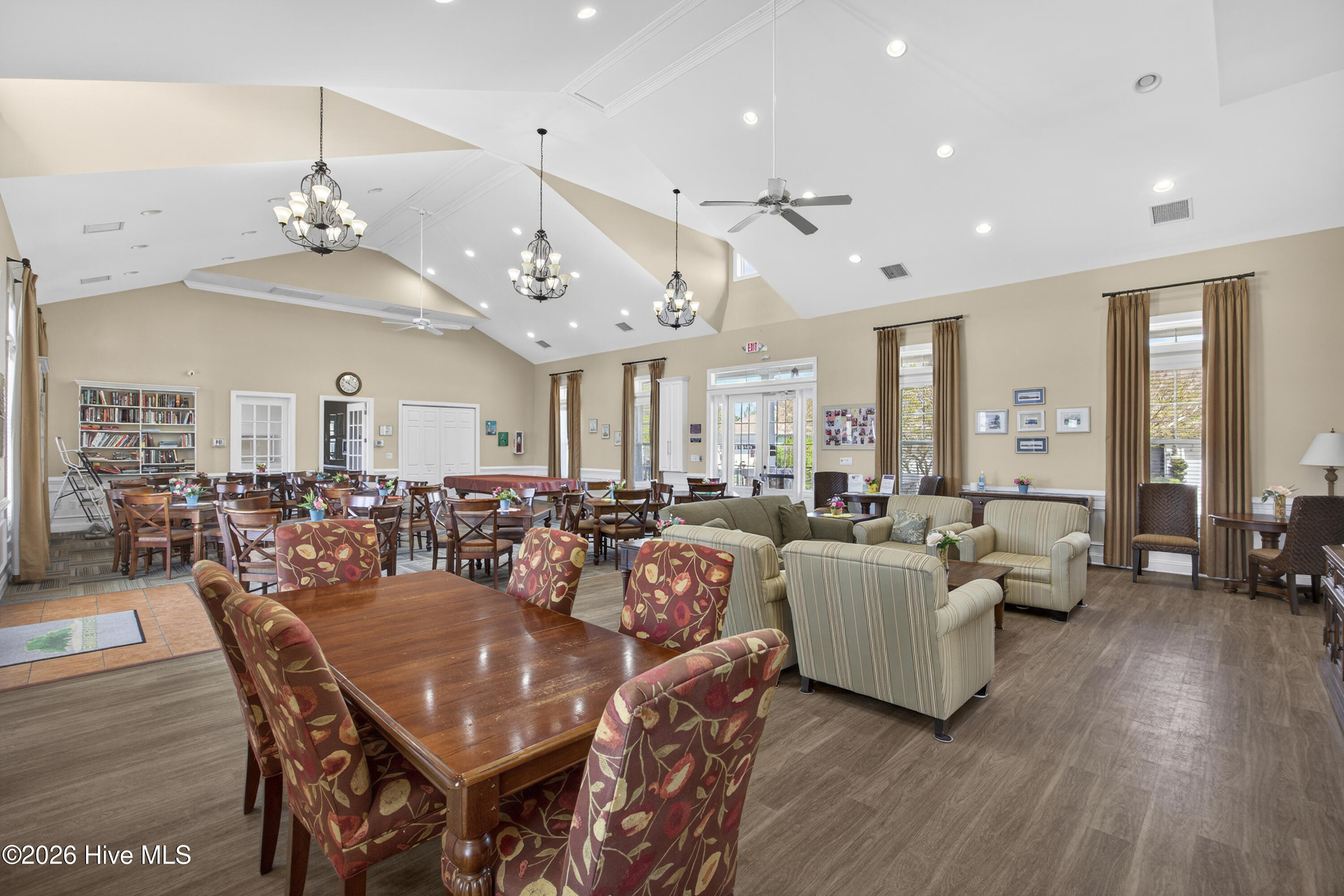 100564914 | Photo 45