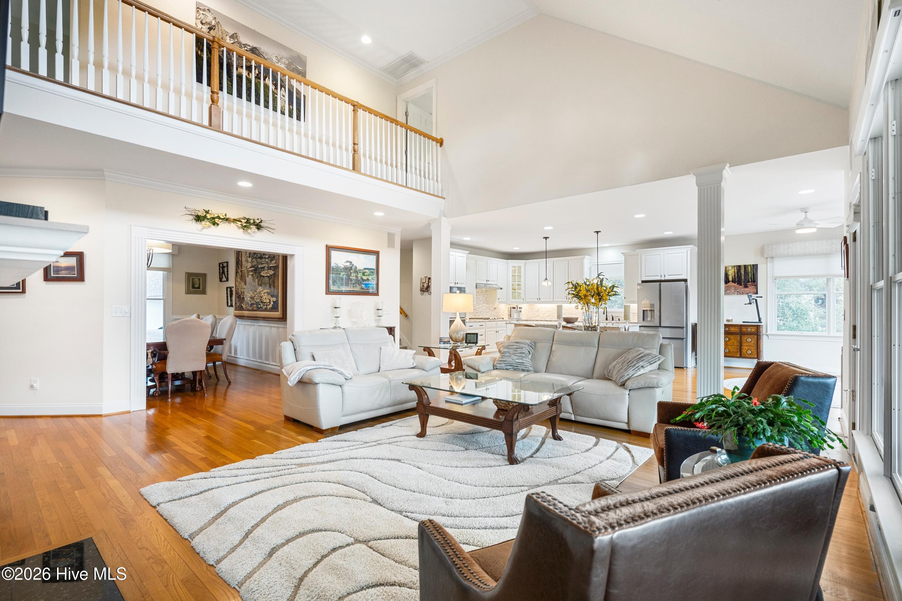 100548933 | Photo 14