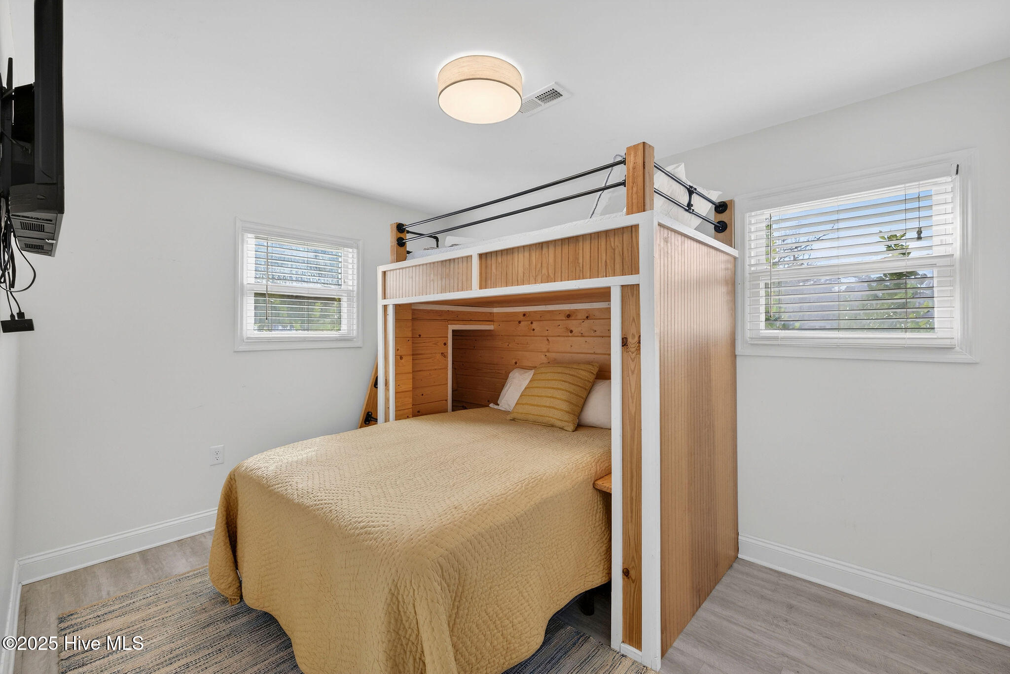 100544240 | Photo 21