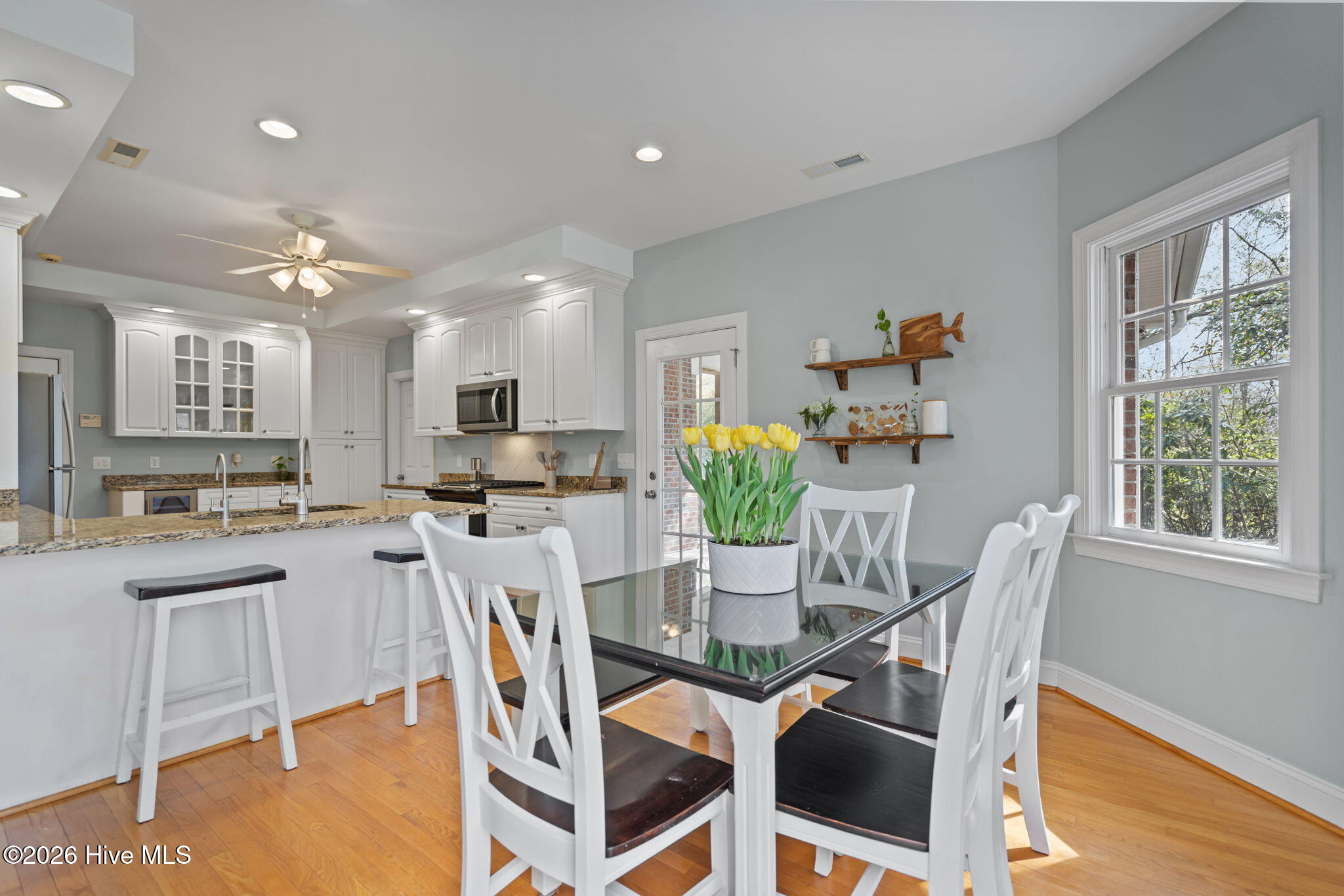 100562607 | Photo 25