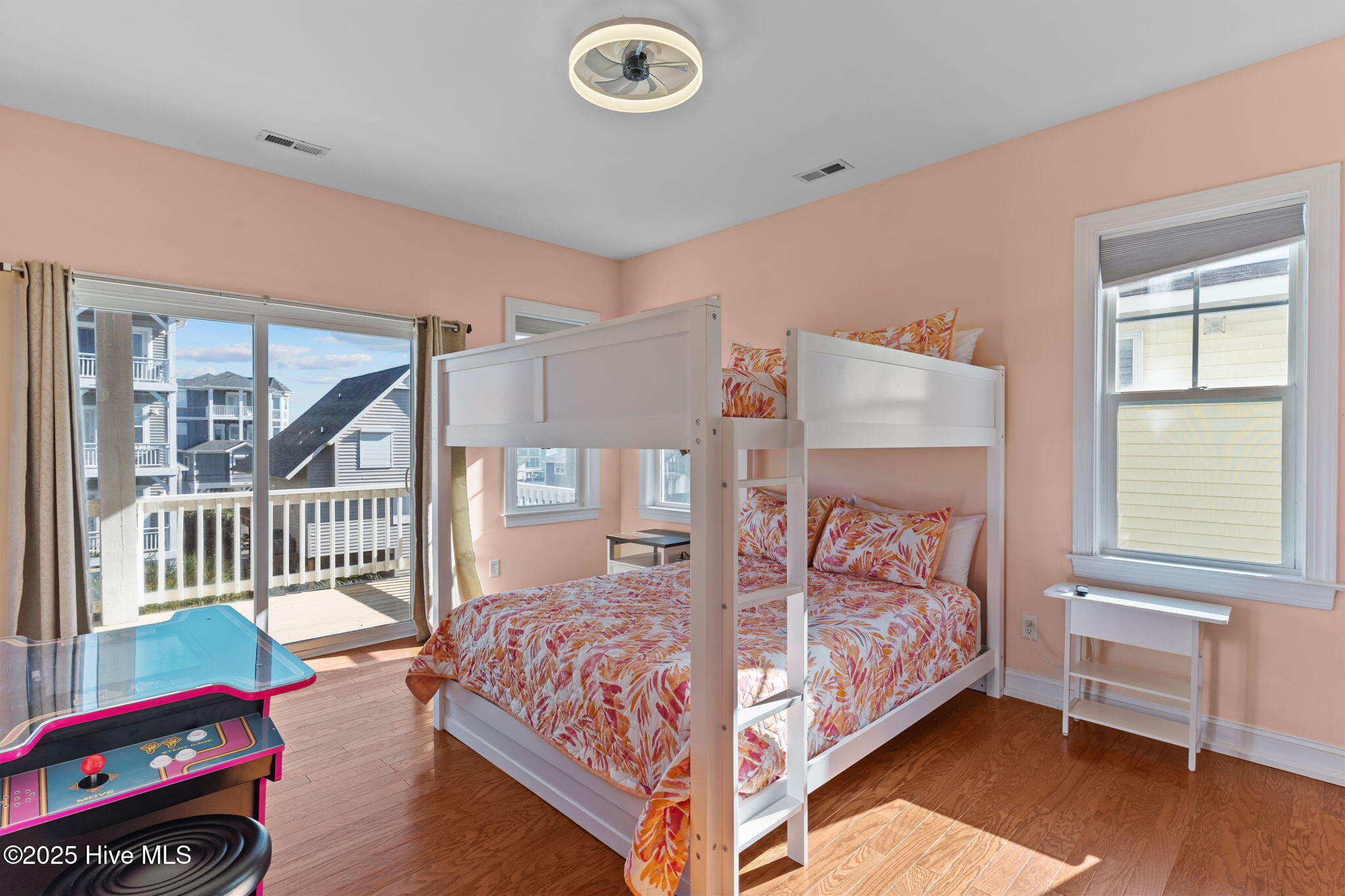 100540778 | Photo 25