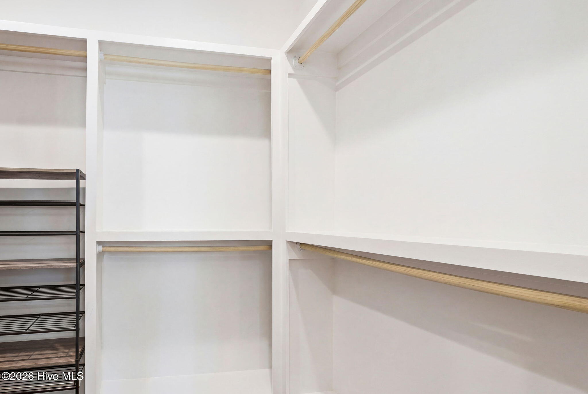 100562076 | Photo 38