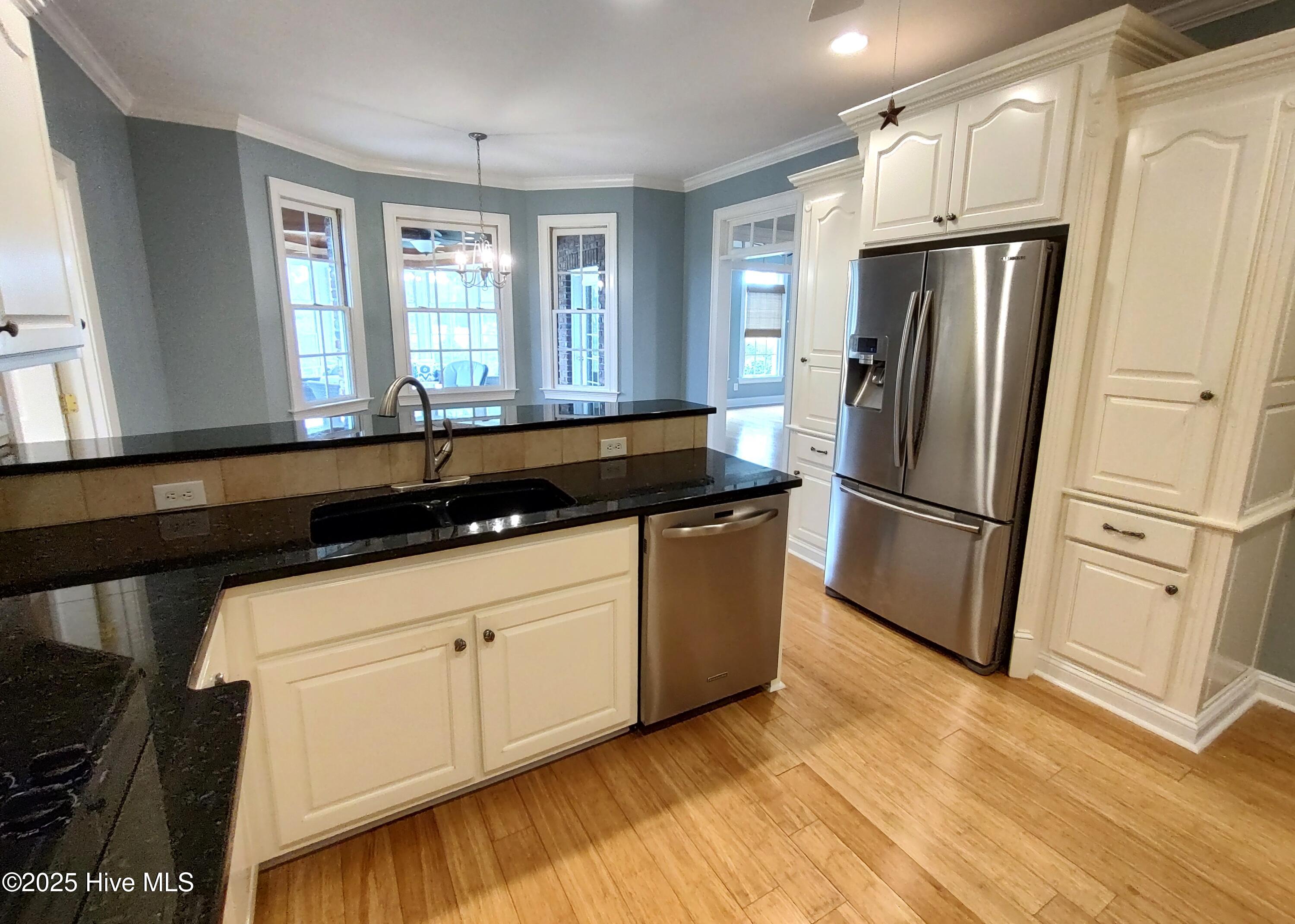 100522617 | Photo 11