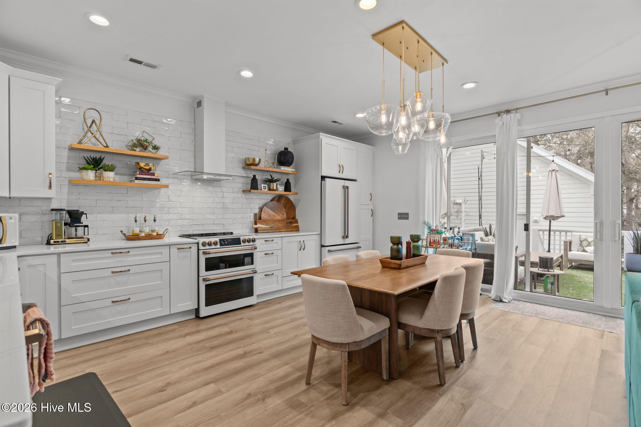 100557264 | Photo 11