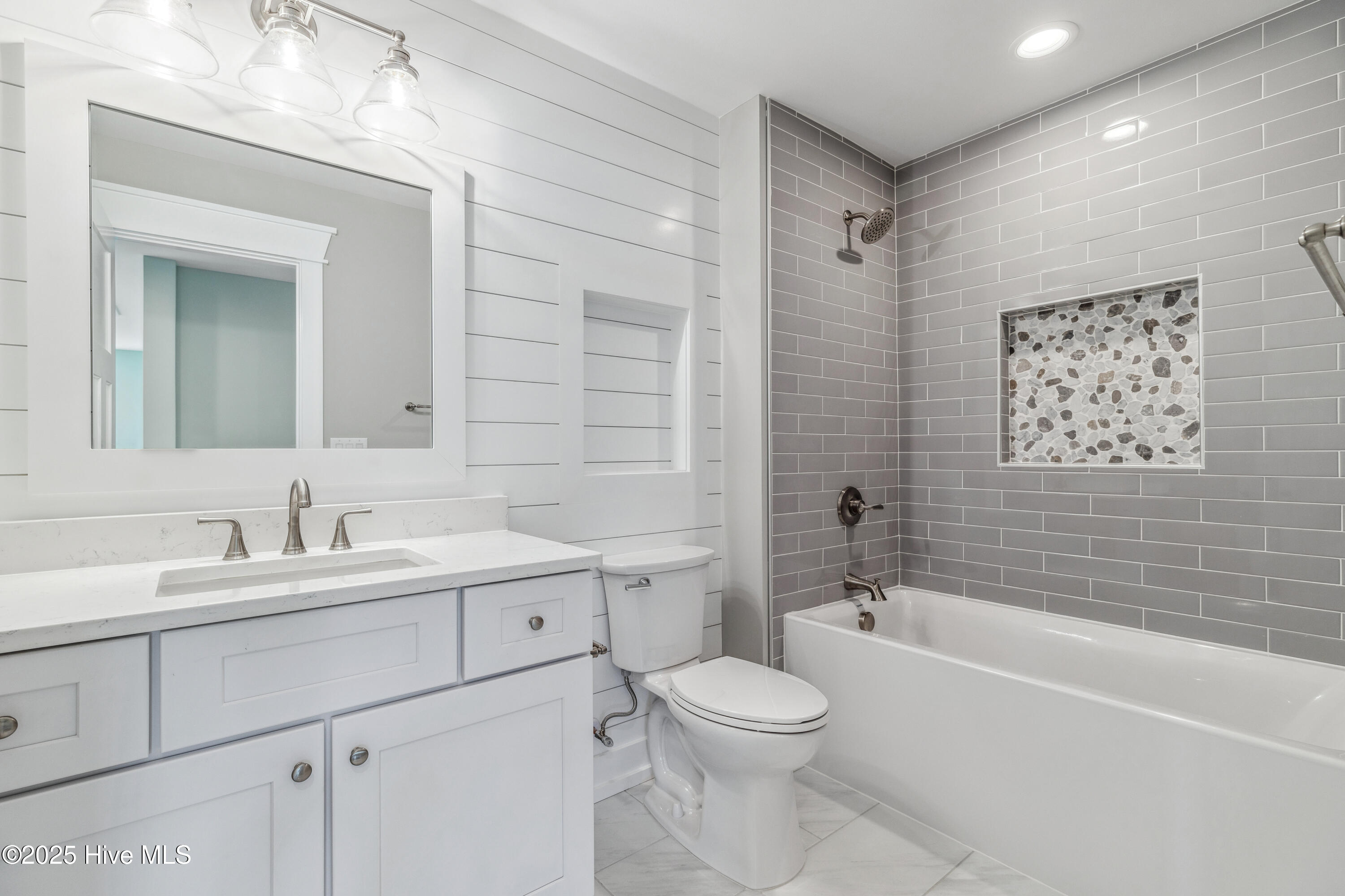 100546665 | Photo 57