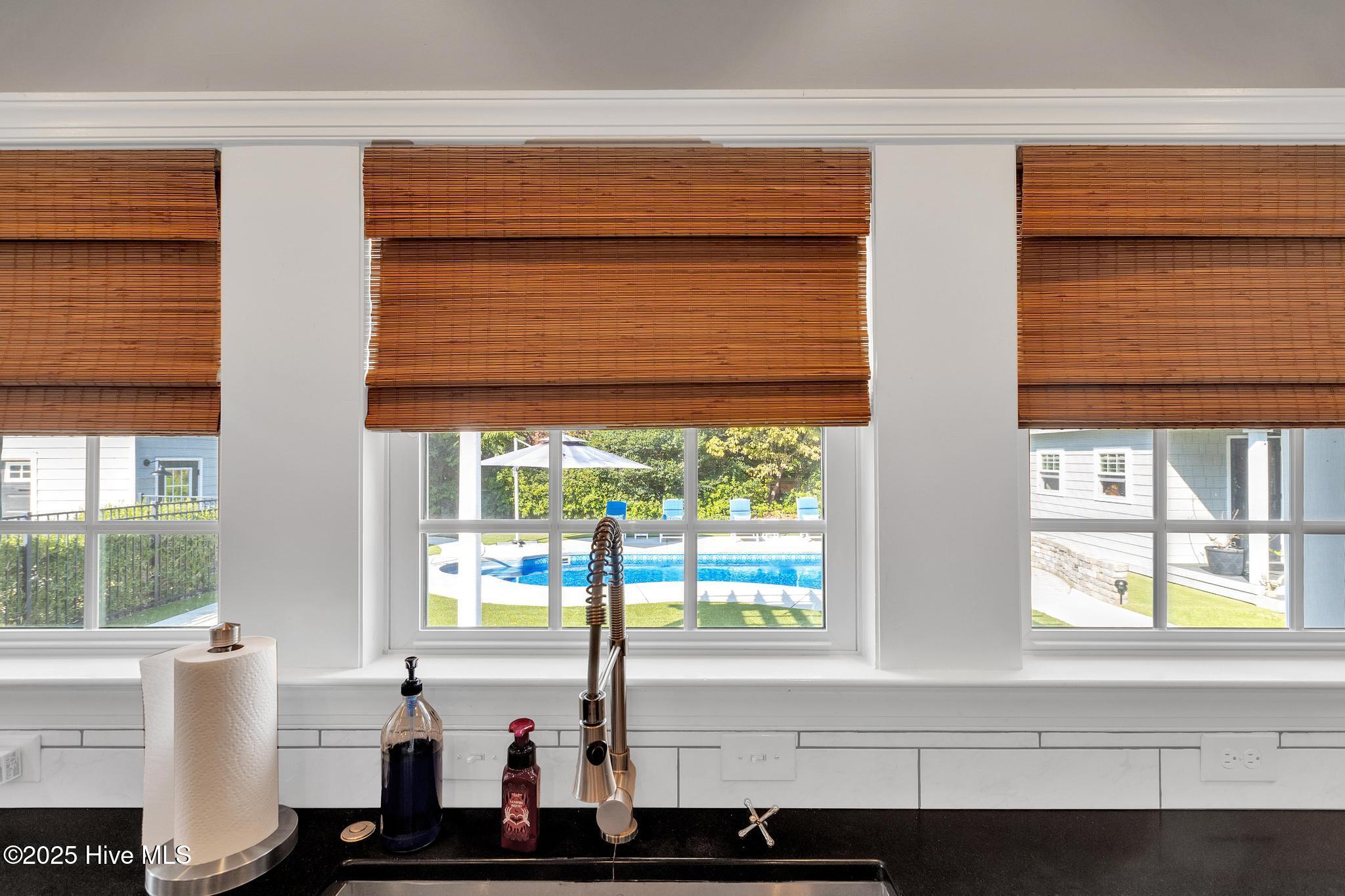 100527249 | Photo 22