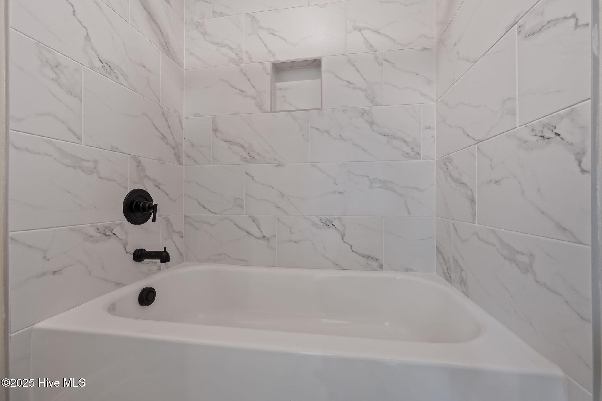 100547055 | Photo 28