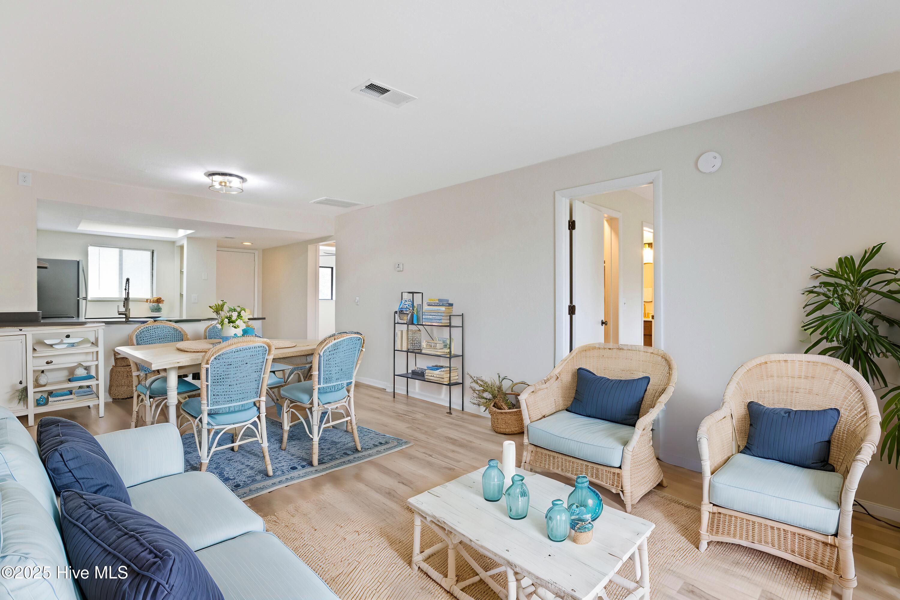 100537124 | Photo 12