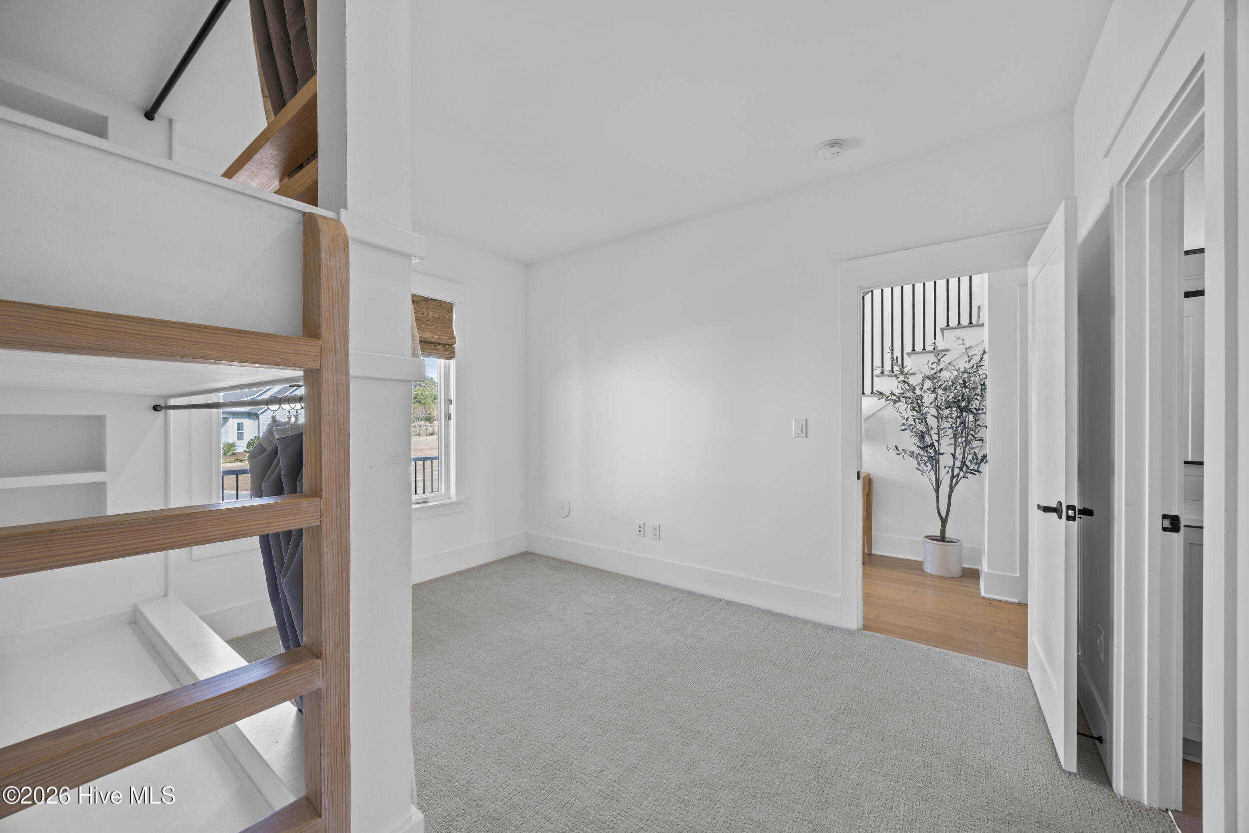 100551268 | Photo 37