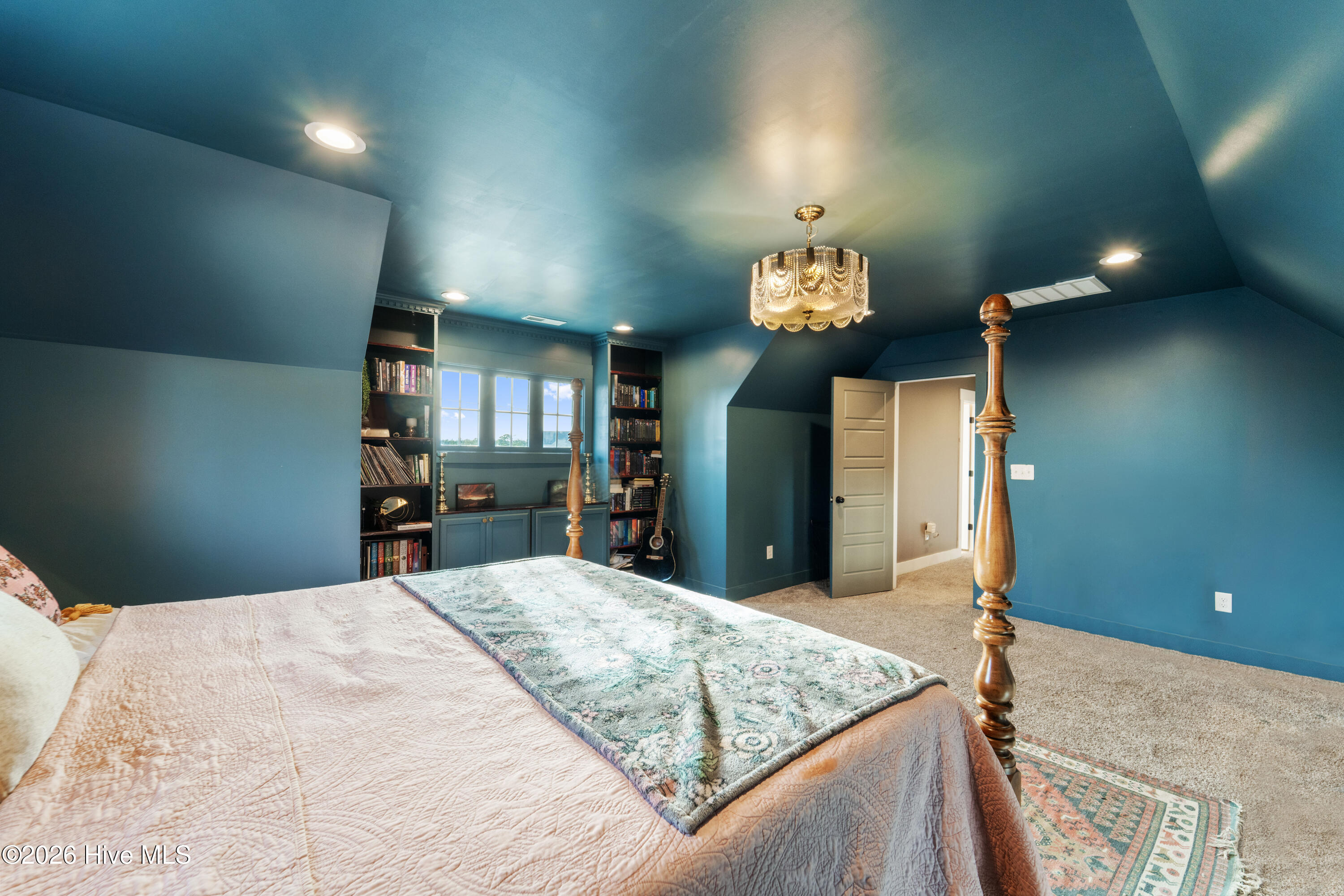 100549687 | Photo 34