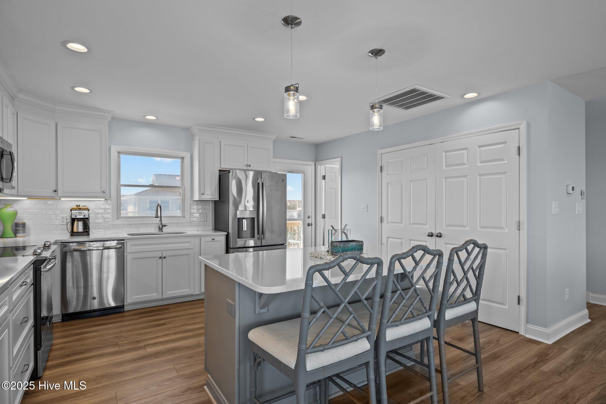 100563008 | Photo 27